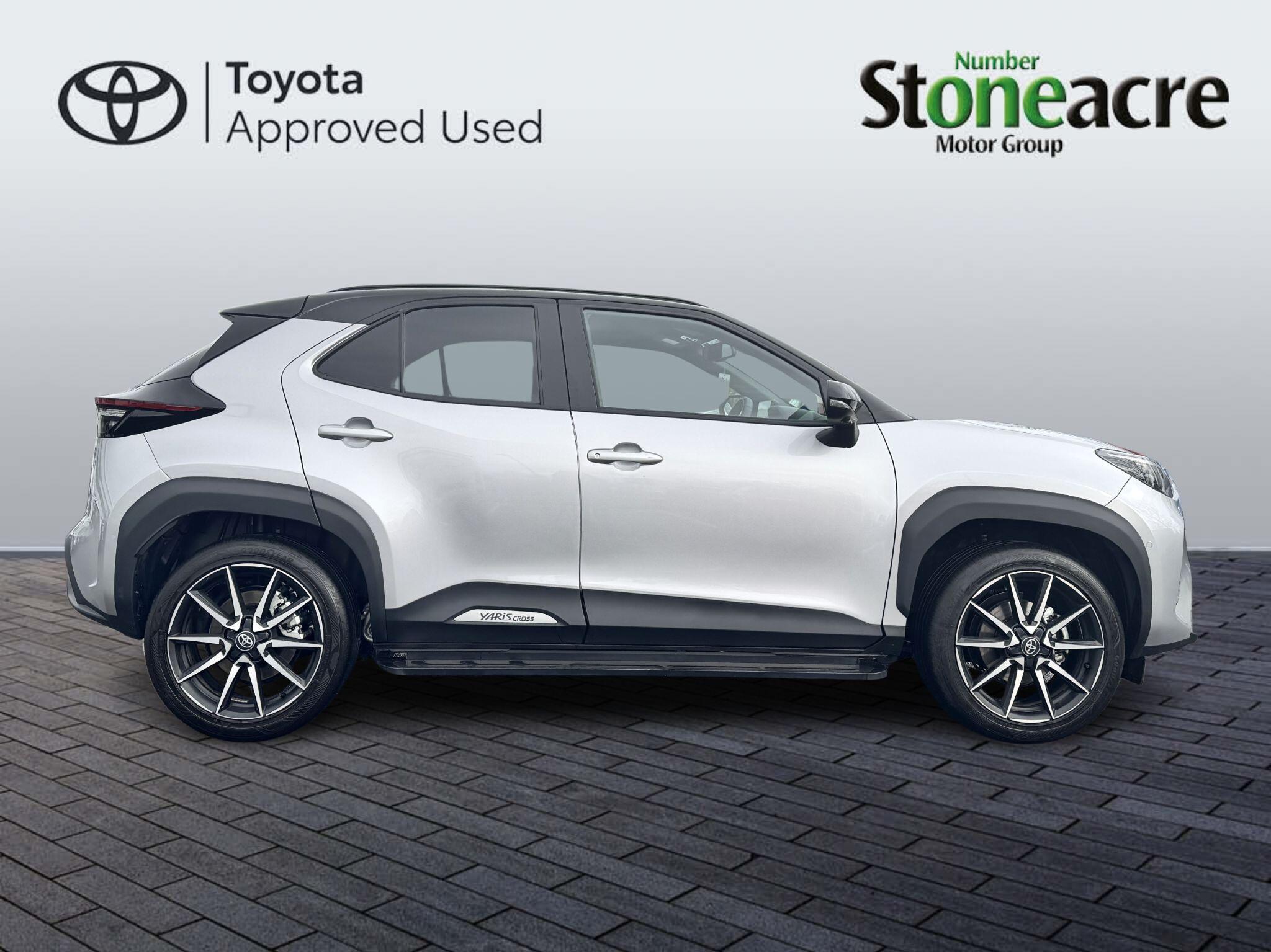 Toyota Yaris Cross 1.5 VVT-h GR SPORT E-CVT Euro 6 (s/s) 5dr NU75JHF Image 2