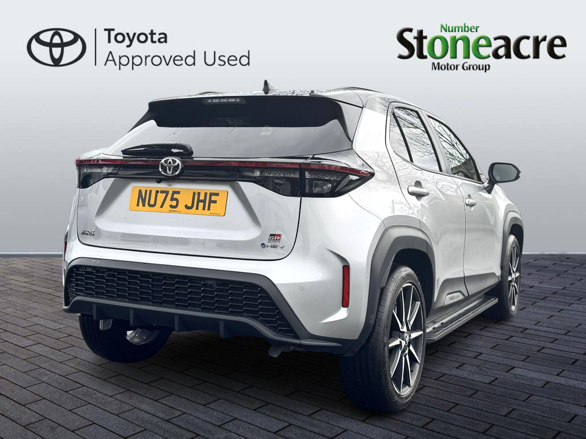 Toyota Yaris Cross 1.5 VVT-h GR SPORT E-CVT Euro 6 (s/s) 5dr NU75JHF Image 3