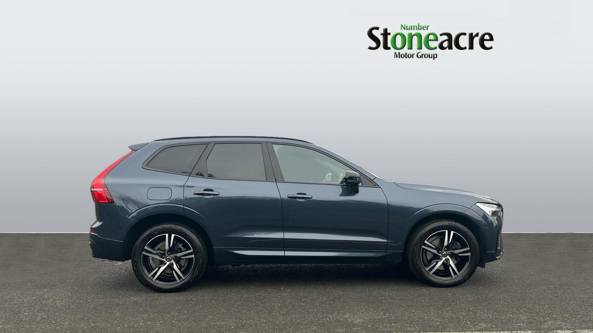 Volvo XC60 R-Design, B5 AWD mild hybrid NC71UCF Image 3