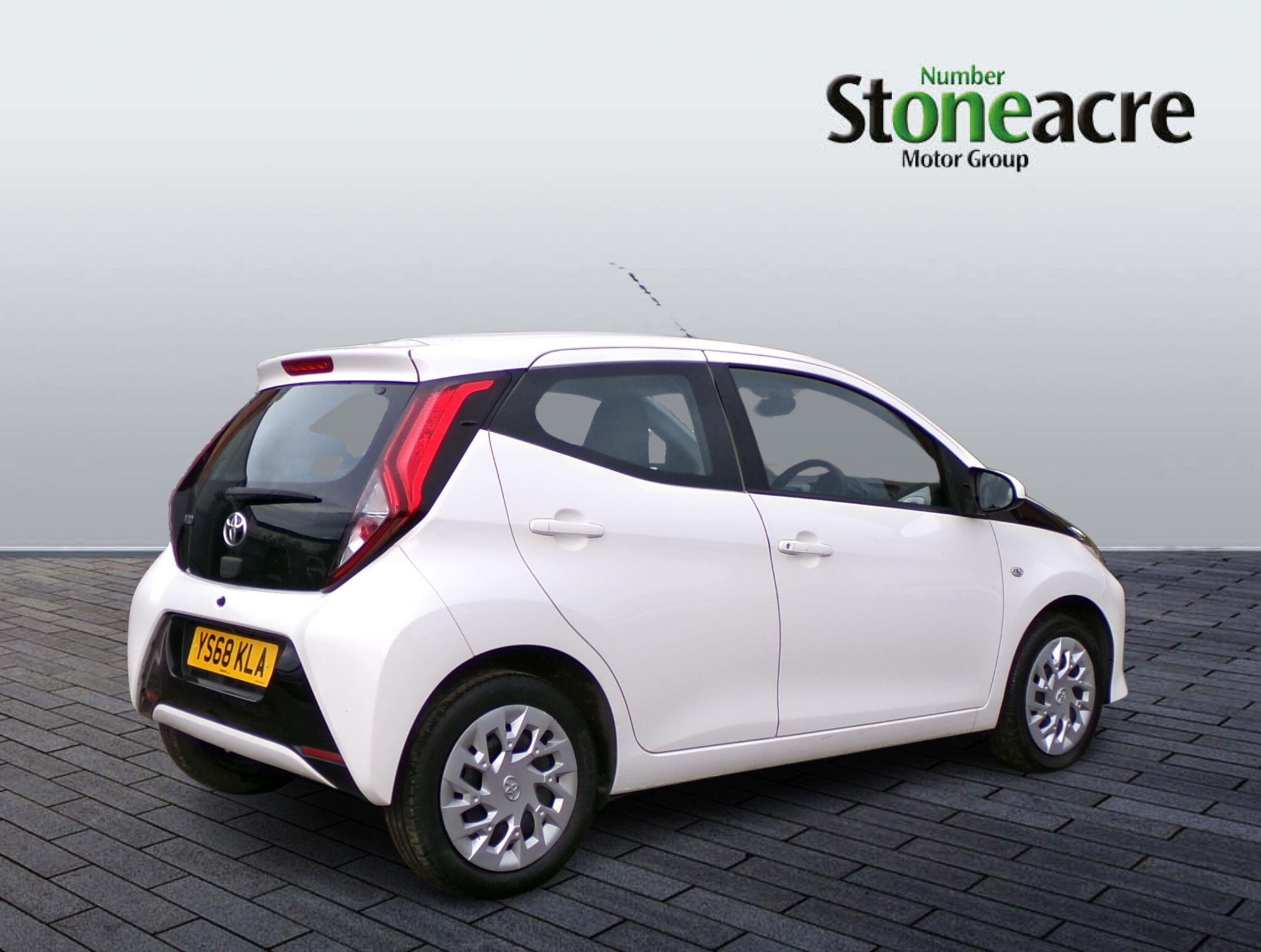 Toyota Aygo 1.0 VVT-i X-Play 5dr YS68KLA Image 2