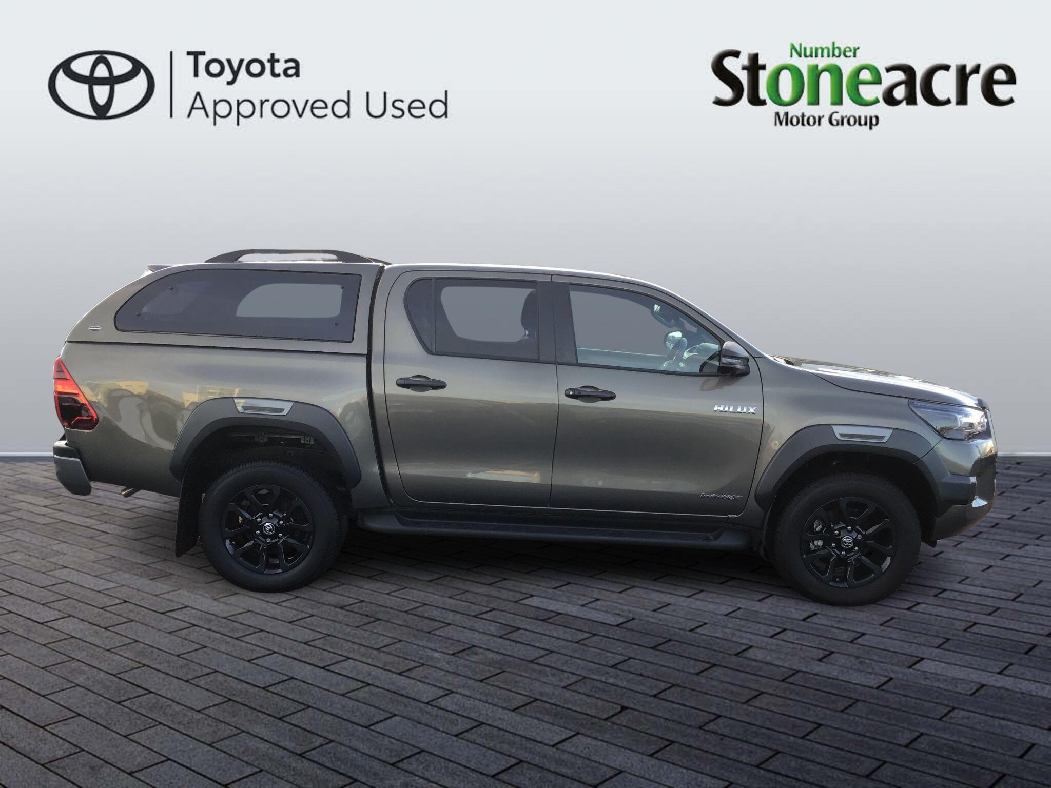 Toyota Hilux Image 2