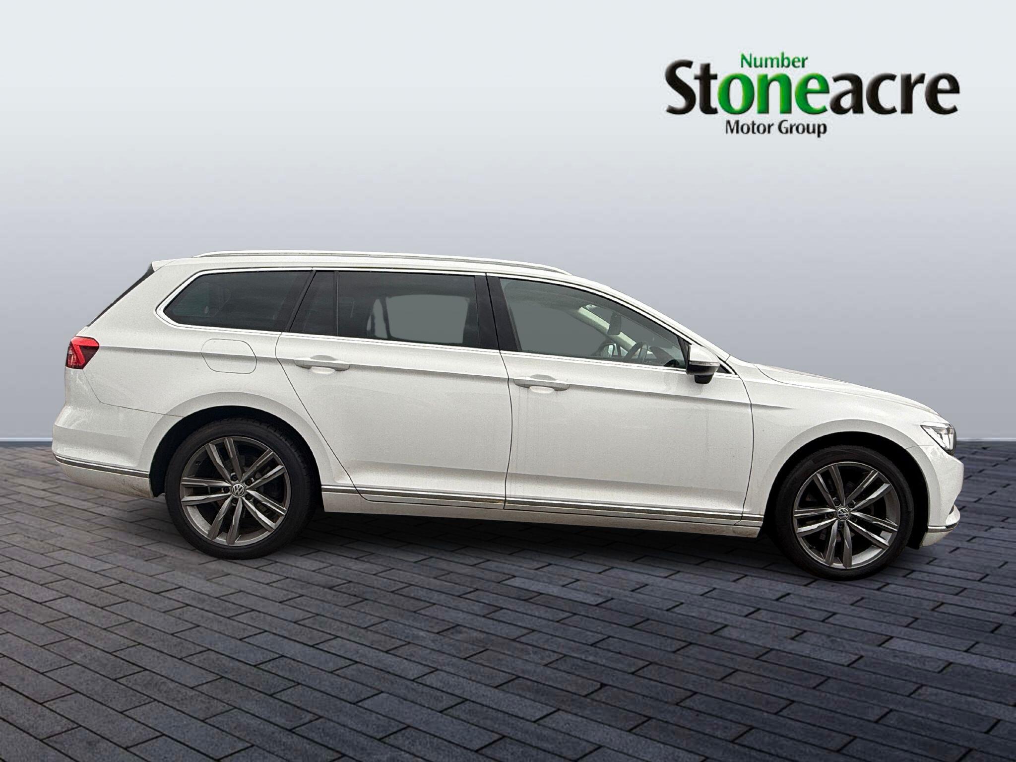 Volkswagen Passat 2.0 TDI GT DSG Euro 6 (s/s) 5dr RA18GKU Image 2