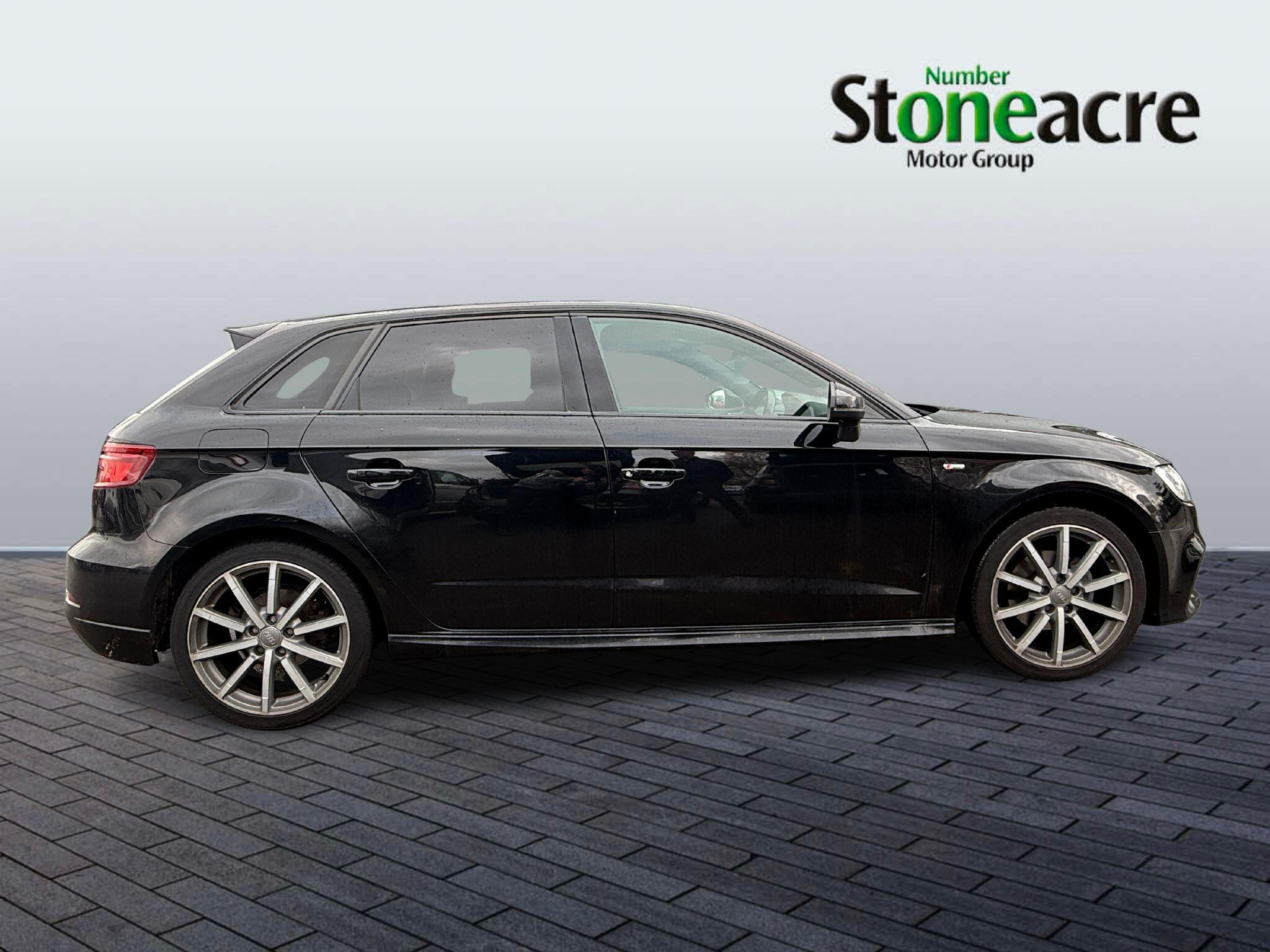 Audi A3 1.5 TFSI CoD 35 Black Edition Sportback Euro 6 (s/s) 5dr YM19KLJ Image 2