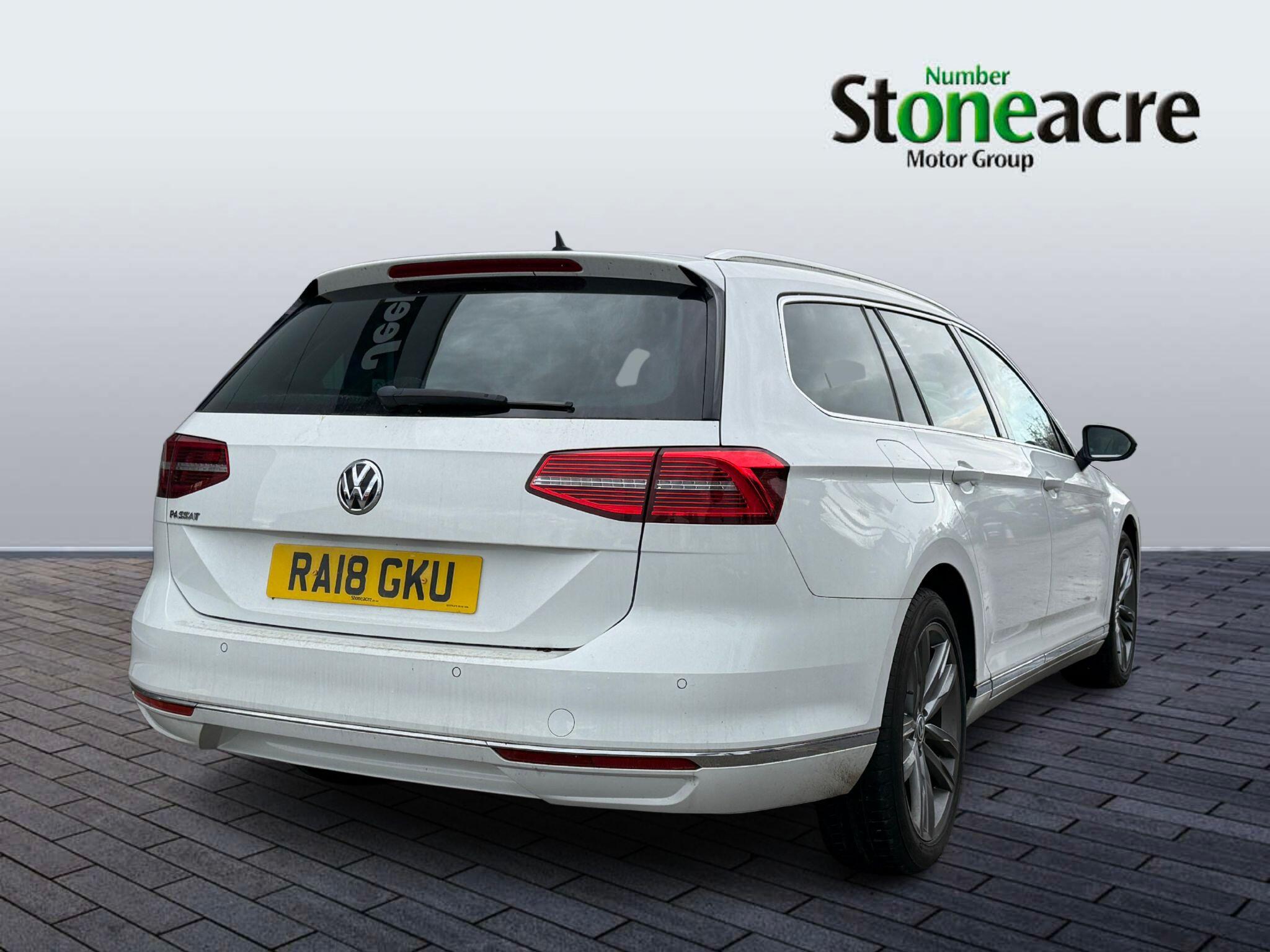 Volkswagen Passat 2.0 TDI GT DSG Euro 6 (s/s) 5dr RA18GKU Image 3