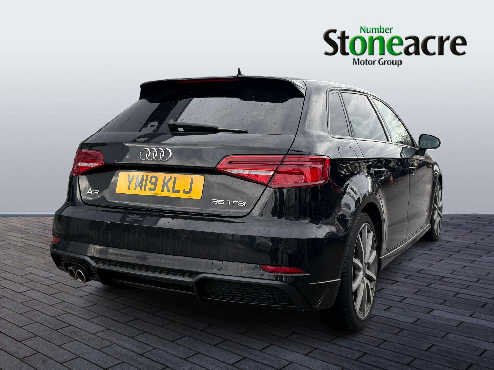 Audi A3 1.5 TFSI CoD 35 Black Edition Sportback Euro 6 (s/s) 5dr YM19KLJ Image 3