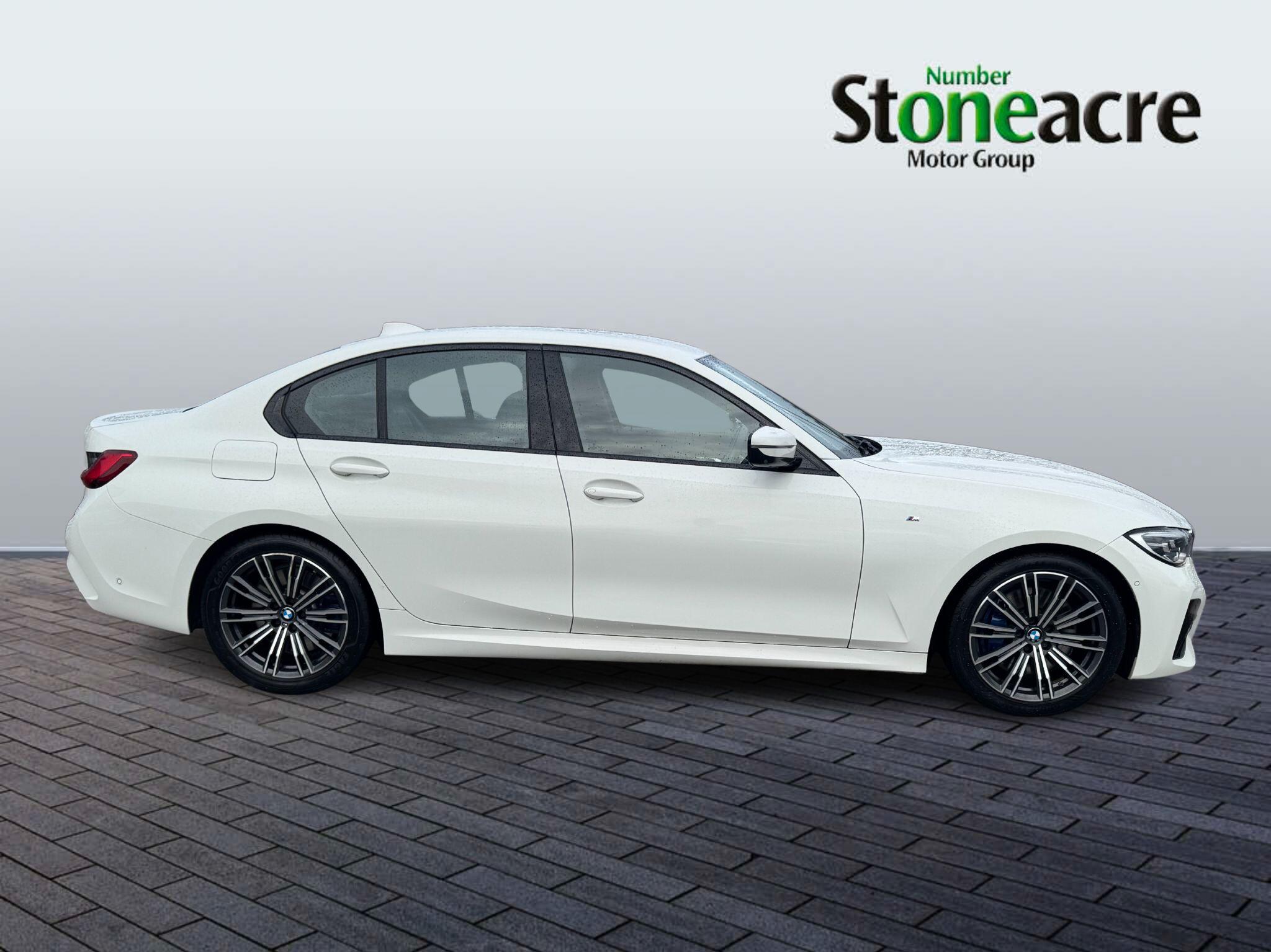 BMW 3 Series 2.0 330i M Sport Auto Euro 6 (s/s) 4dr YA19ARO Image 2
