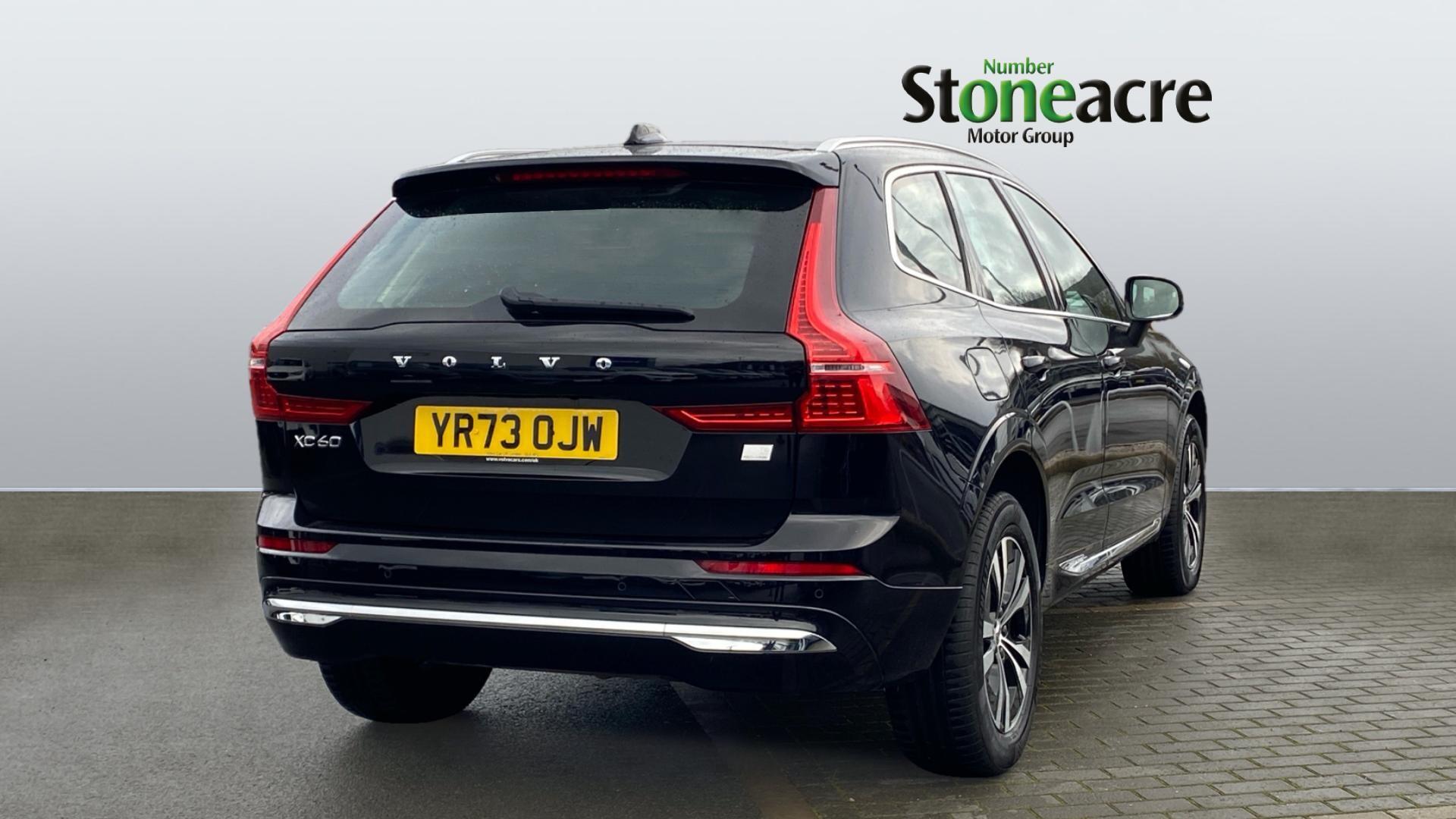 Volvo XC60 Recharge Core Bright T6 AWD (350 hp) Auto YR73OJW Image 2