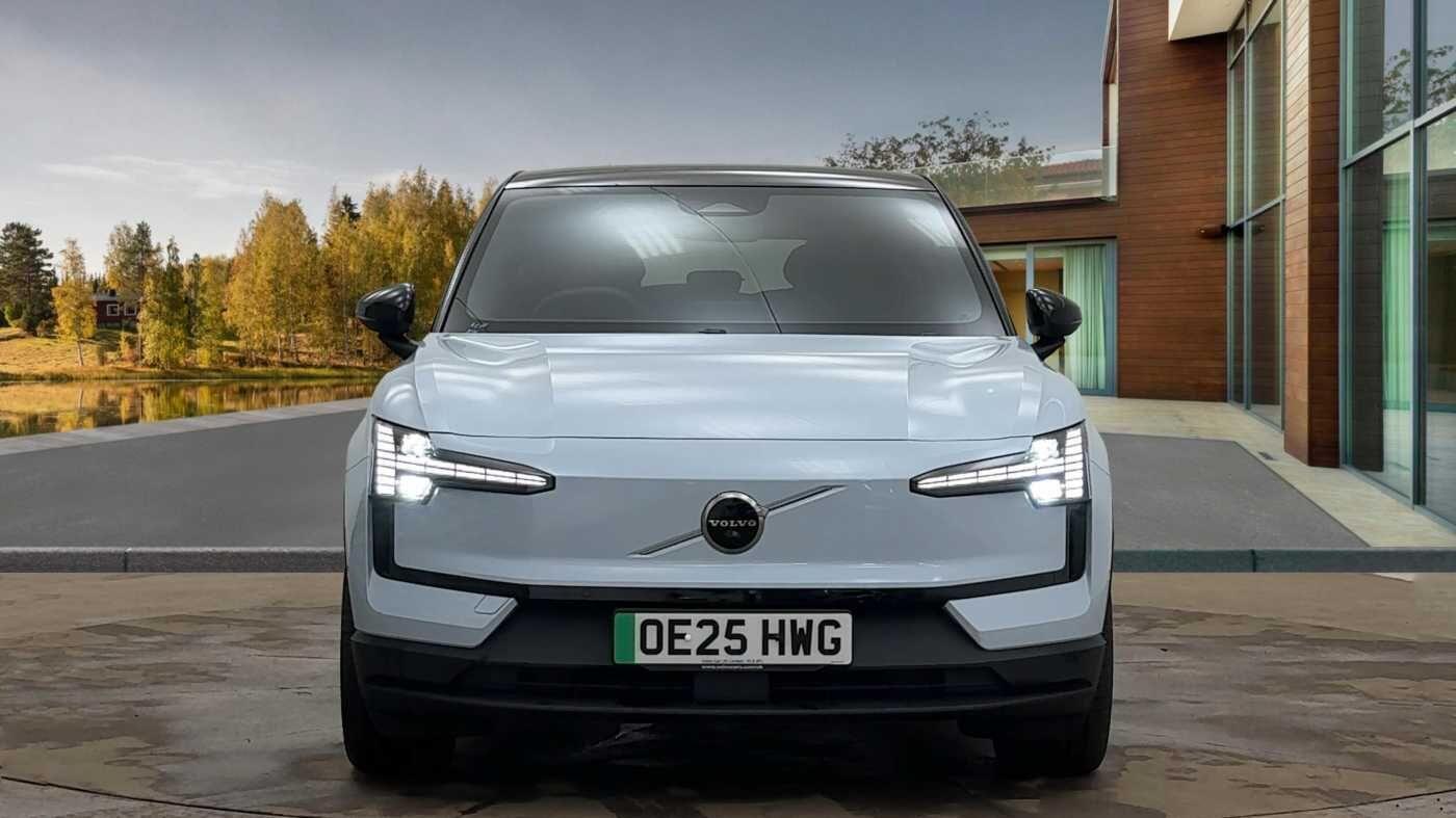 Volvo EX30 Single Motor Extended Range 69kWh Ultra Auto 5dr OE25HWG Image 2