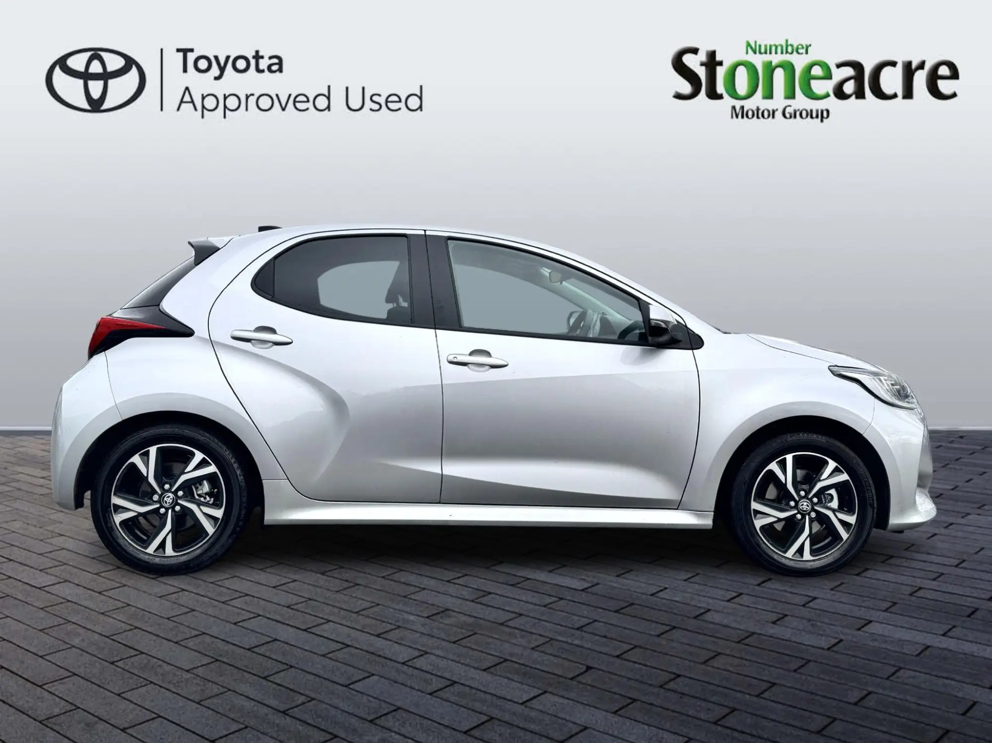 Toyota Yaris 1.5 Hybrid Design 5dr CVT NU75DTO Image 2