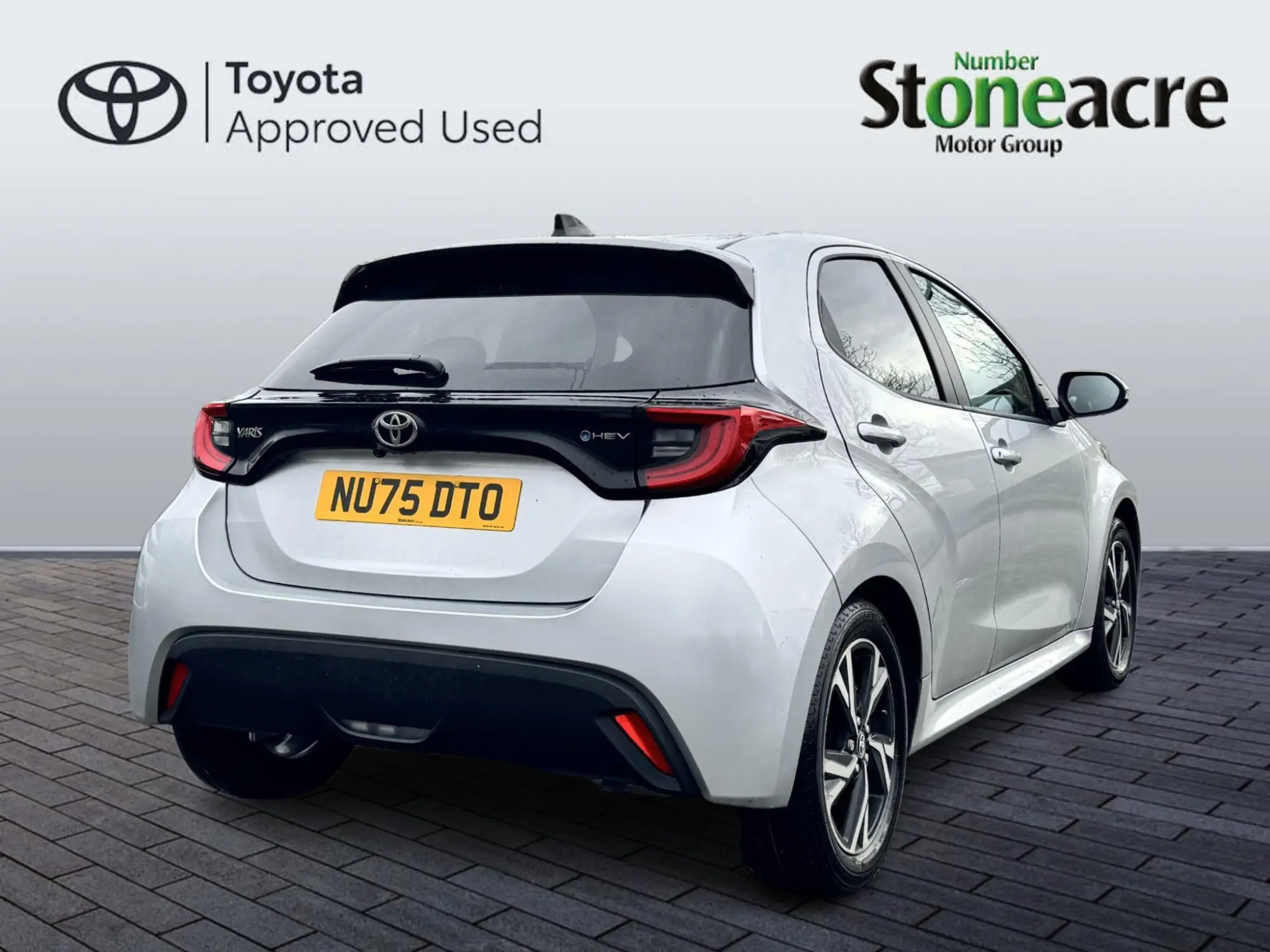 Toyota Yaris 1.5 Hybrid Design 5dr CVT NU75DTO Image 3
