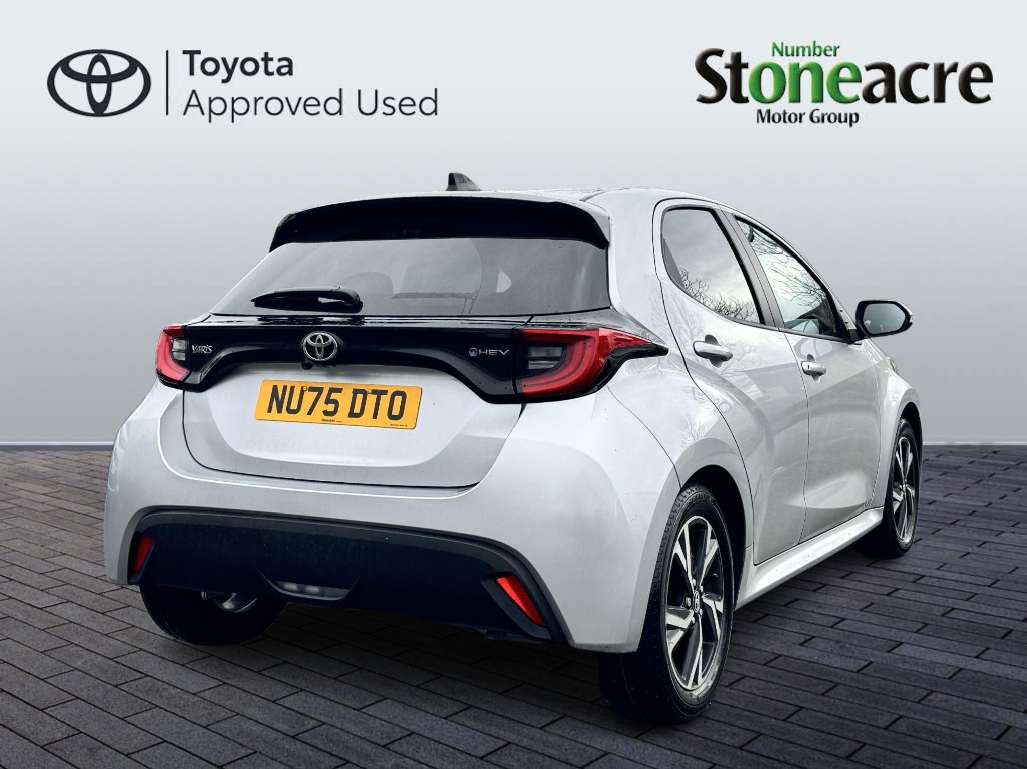 Toyota Yaris 1.5 Hybrid Design 5dr CVT NU75DTO Image 3