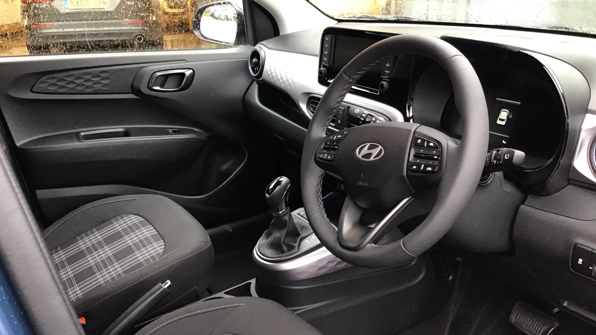 Hyundai i10 1.2 Premium Auto Euro 6 (s/s) 5dr YR75NXC Image 1