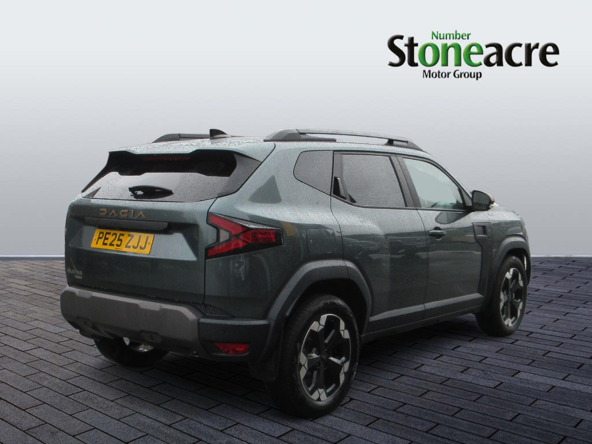 Dacia Duster Hybrid 1.6 Hybrid EXTREME Auto Euro 6 (s/s) 5dr PE25ZJJ Image 3