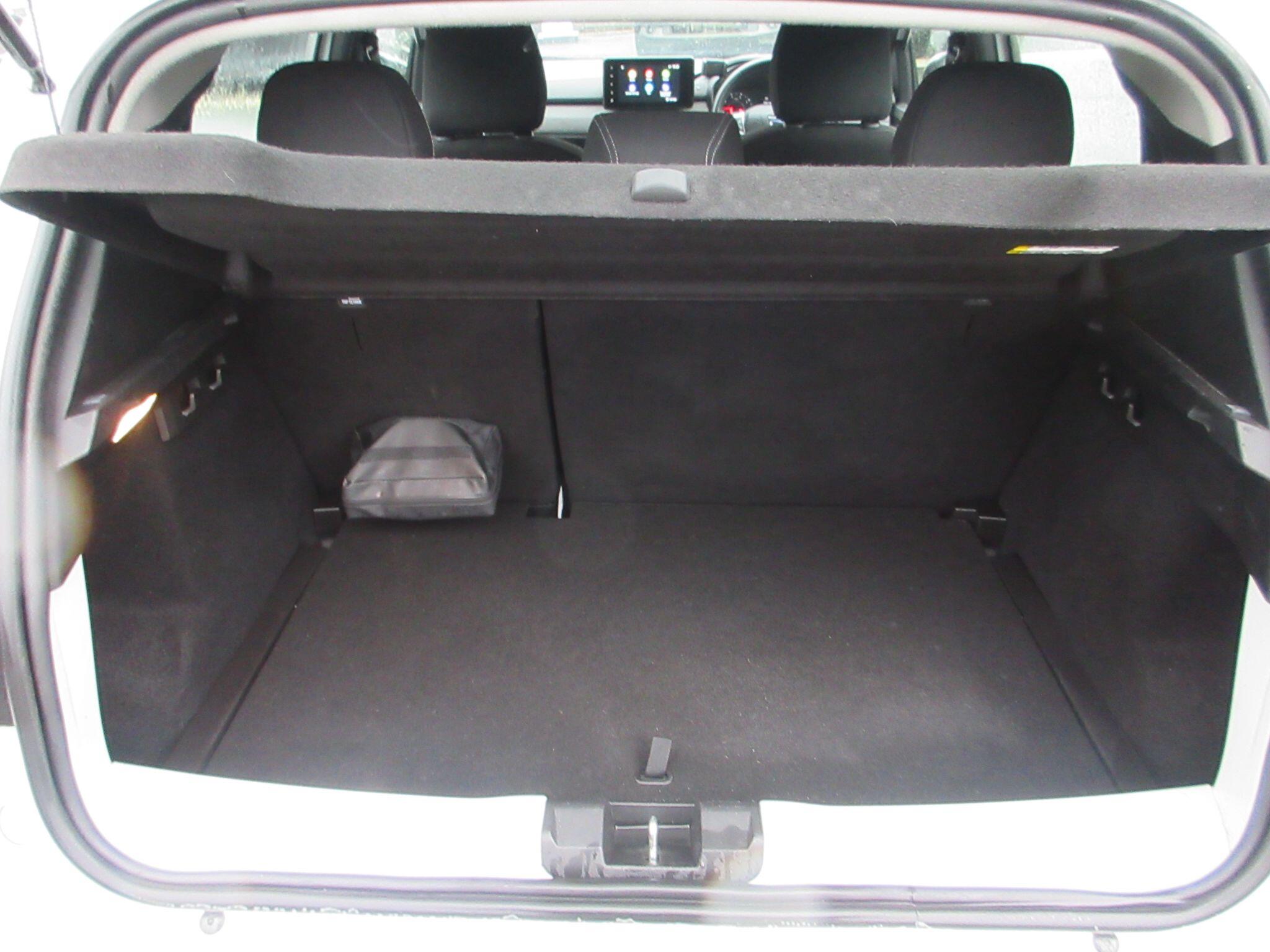 Dacia Sandero Stepway 1.0 TCe Bi-Fuel Comfort 5dr PF72AHZ Image 2