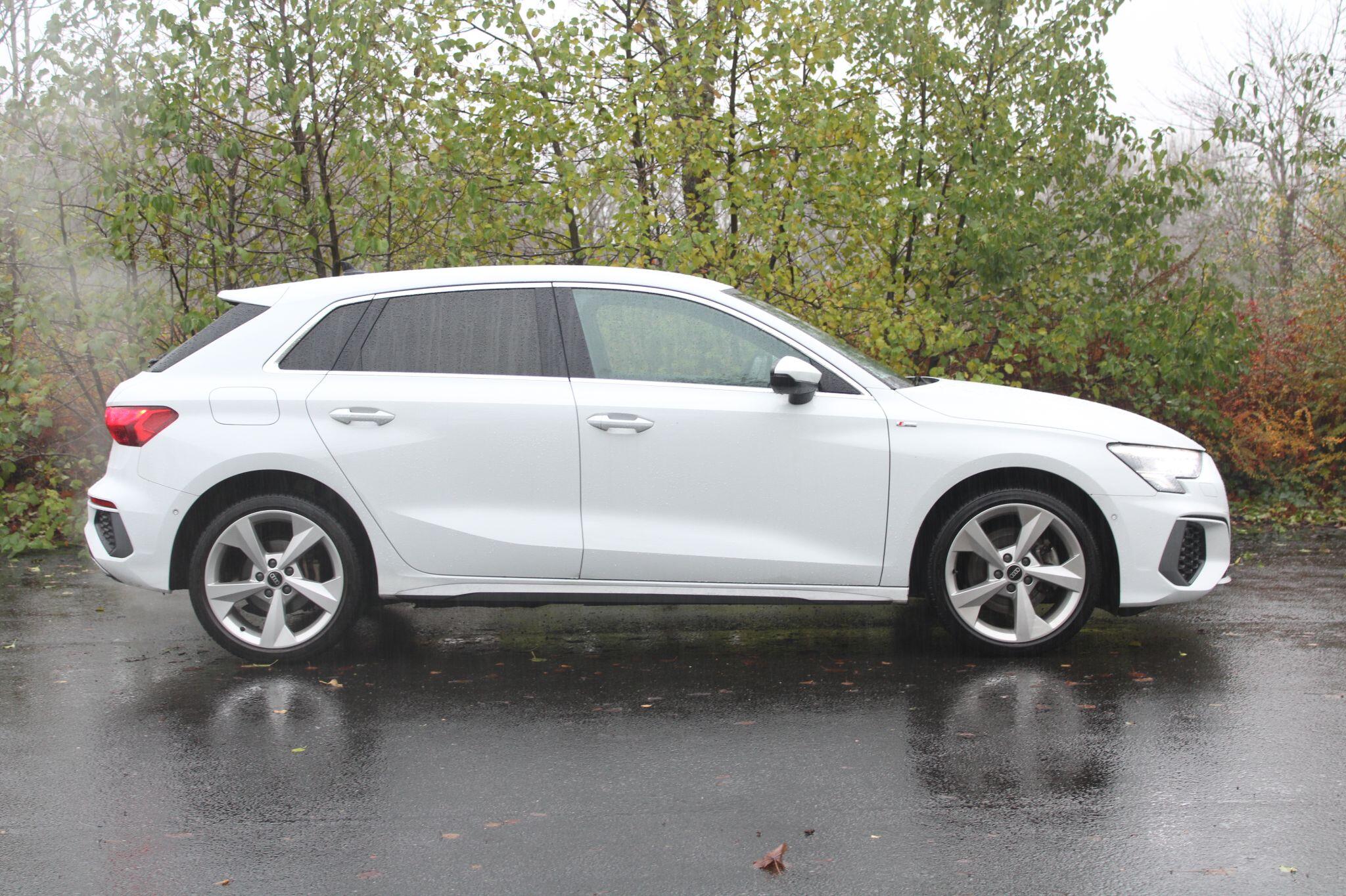 Audi A3 1.4 TFSIe 40 S line Sportback S Tronic Euro 6 (s/s) 5dr 13kWh CY71KUC Image 2