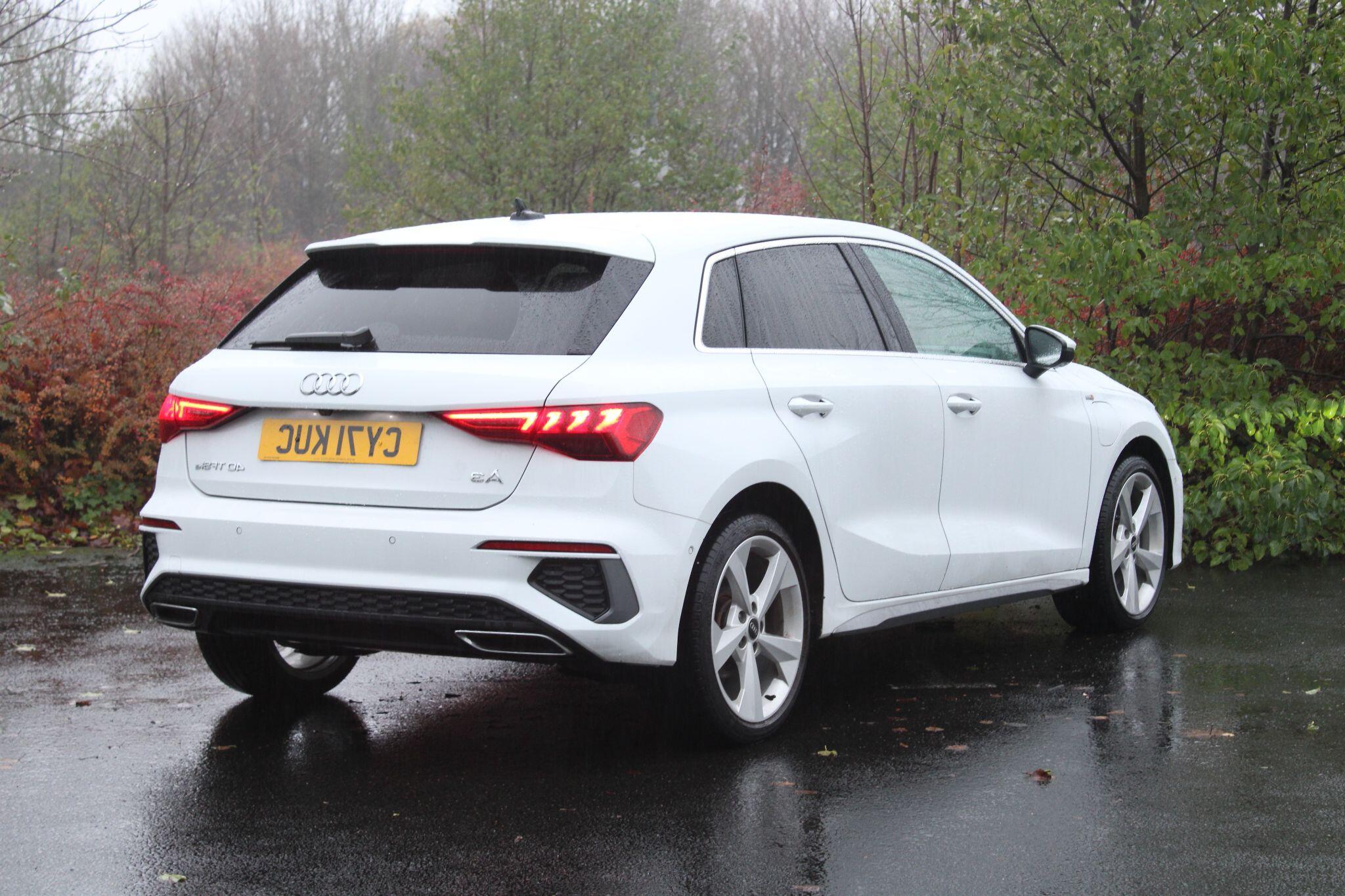 Audi A3 1.4 TFSIe 40 S line Sportback S Tronic Euro 6 (s/s) 5dr 13kWh CY71KUC Image 3