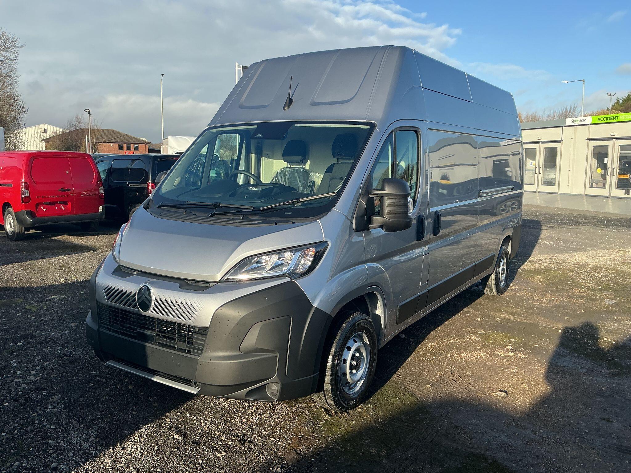 Citroen Relay 2.2 BlueHDi 35 Enterprise L3 H3 Euro 6 (s/s) 5dr null Image 3