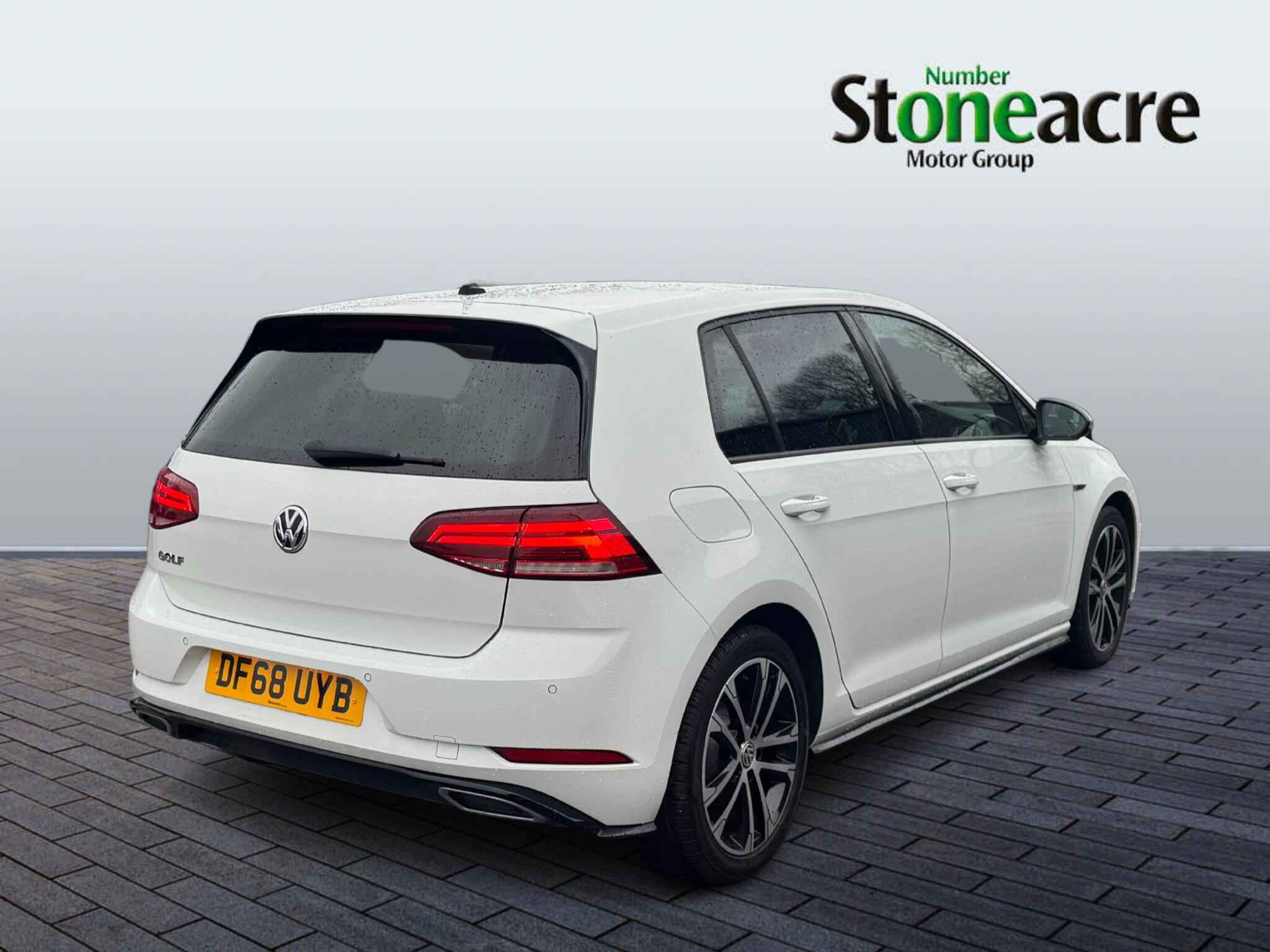 Volkswagen Golf 2.0 TDI R-Line DSG Euro 6 (s/s) 5dr DF68UYB Image 3