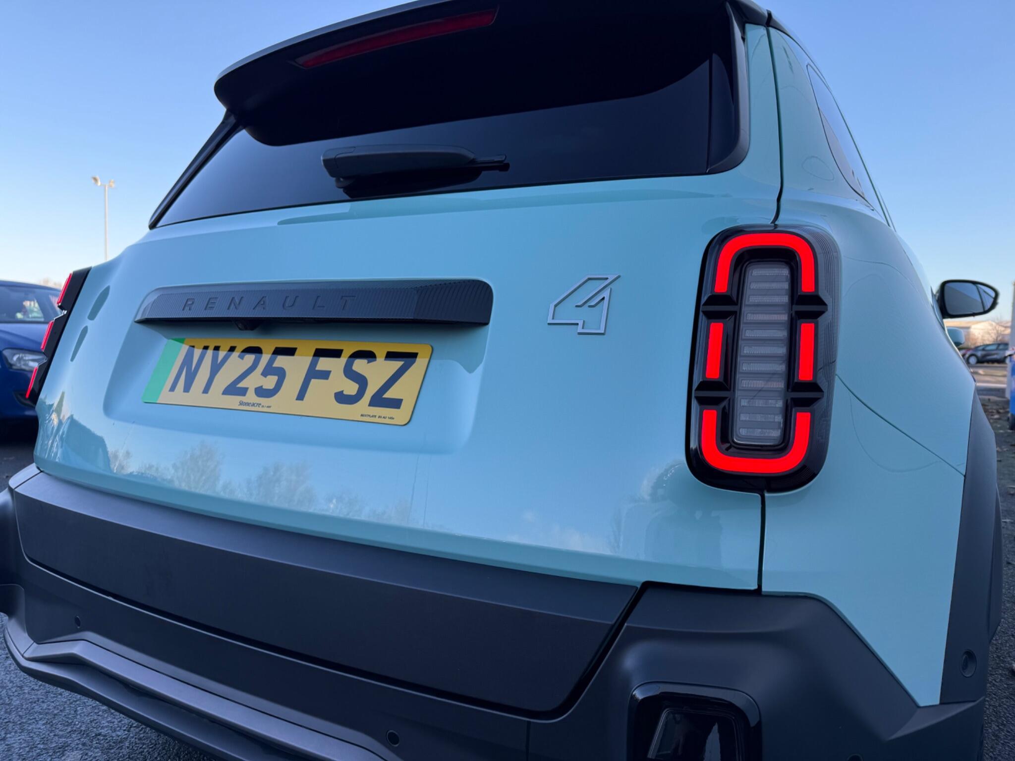 Renault 4 E-Tech Electric comfort range 52kWh techno Auto 5dr NY25FSZ Image 1