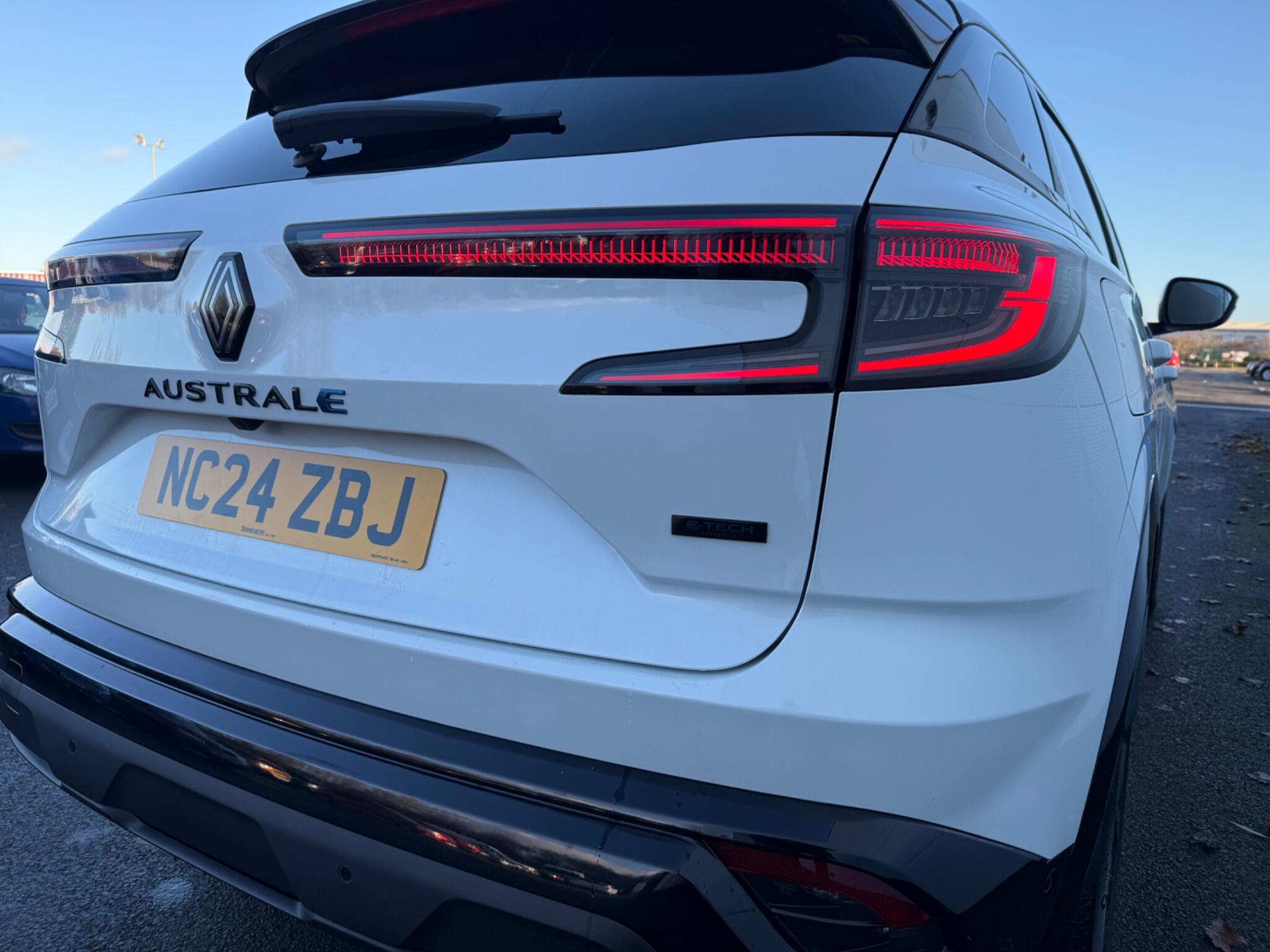 Renault Austral E-Tech techno esprit Alpine E-Tech full hybrid 200 NC24ZBJ Image 1