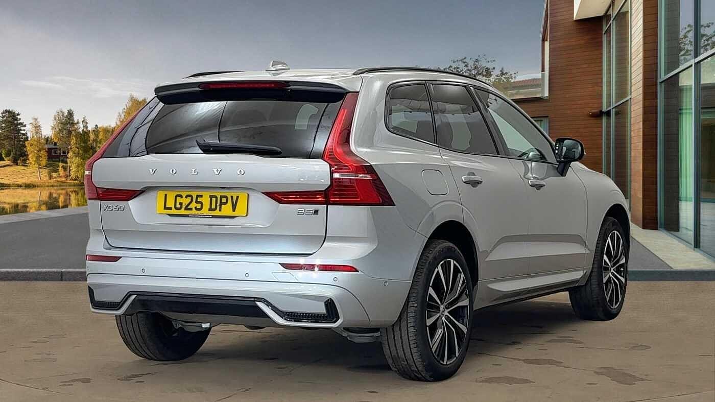 Volvo XC60 2.0 B5 MHEV Ultra Dark Auto AWD Euro 6 (s/s) 5dr LG25DPV Image 3