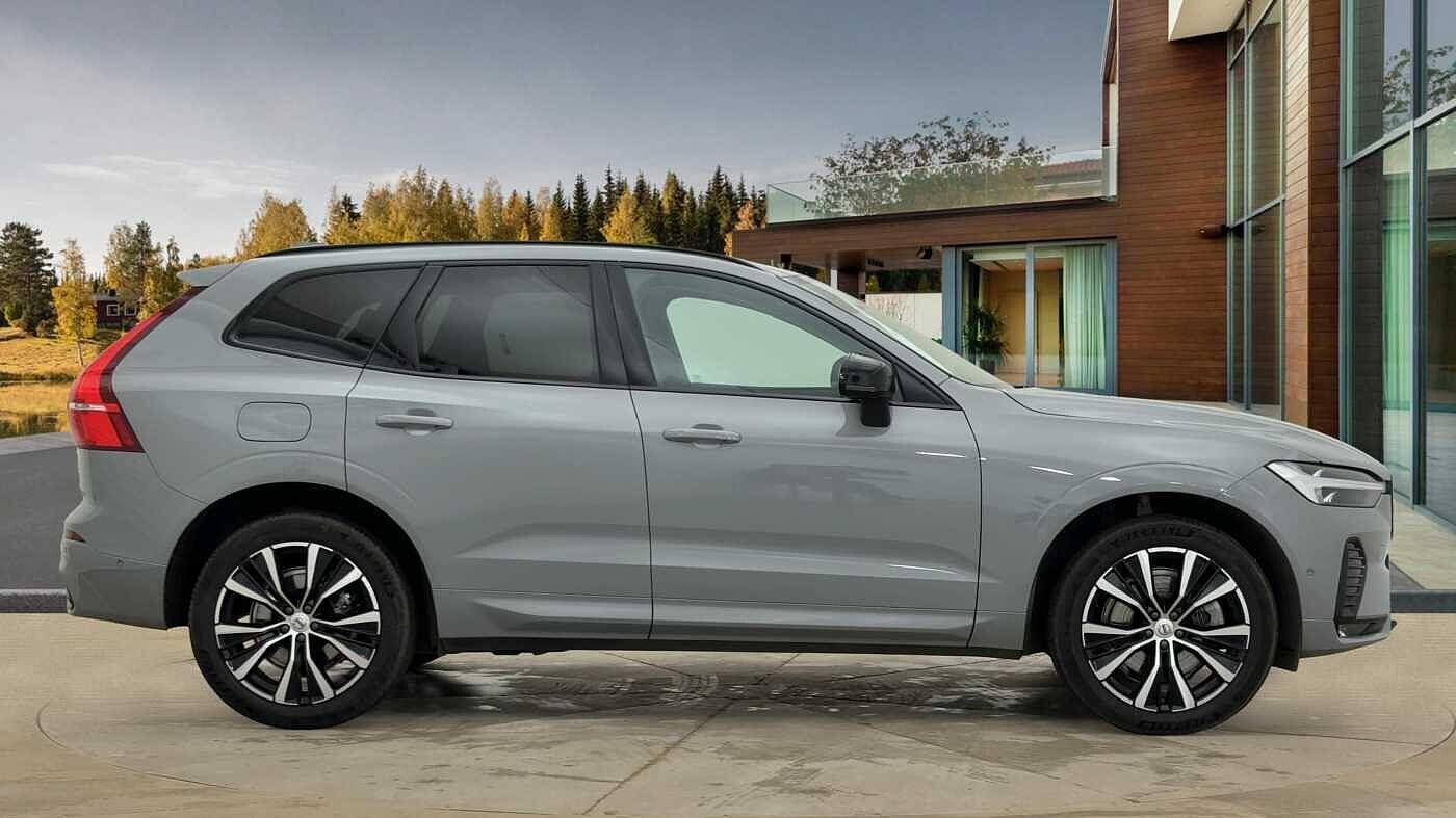 Volvo XC60 Plus Dark B5 (250 hp) OV74NBY Image 2