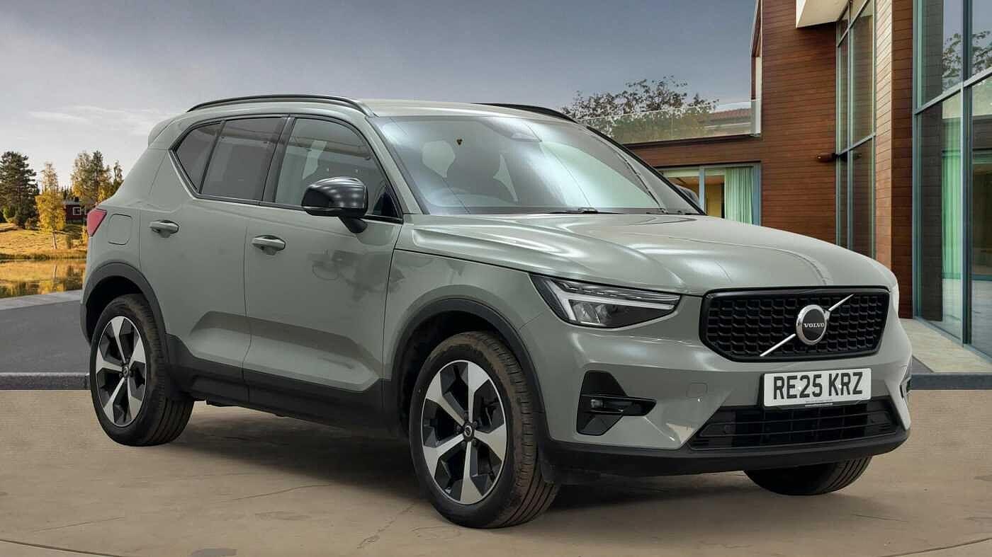 Volvo XC40 2.0 B3P Plus Dark 5dr Auto RE25KRZ Image 1
