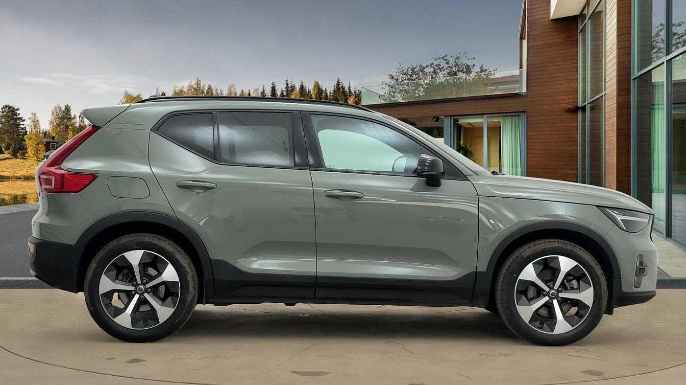 Volvo XC40 2.0 B3P Plus Dark 5dr Auto RE25KRZ Image 2
