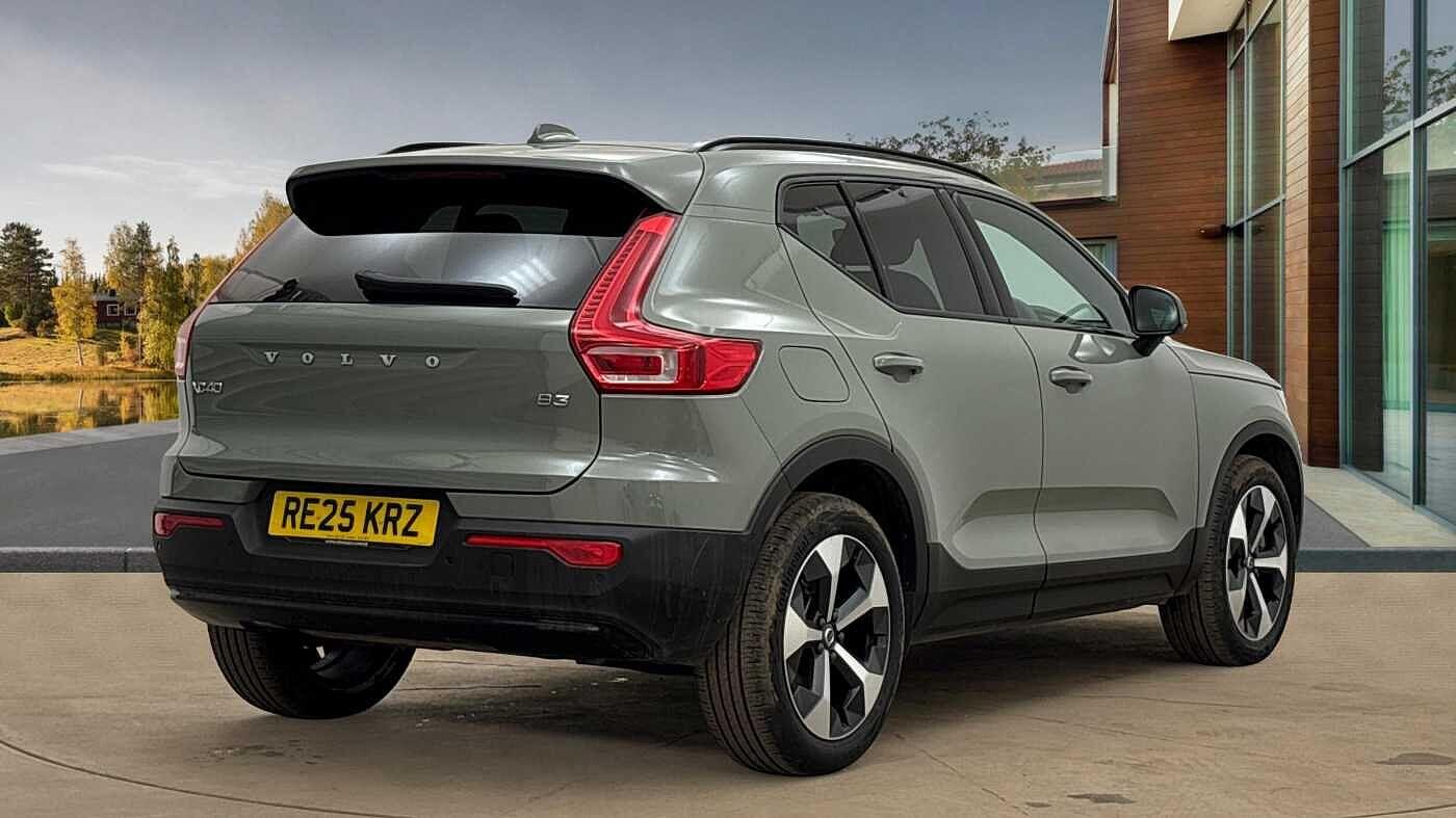 Volvo XC40 2.0 B3P Plus Dark 5dr Auto RE25KRZ Image 3