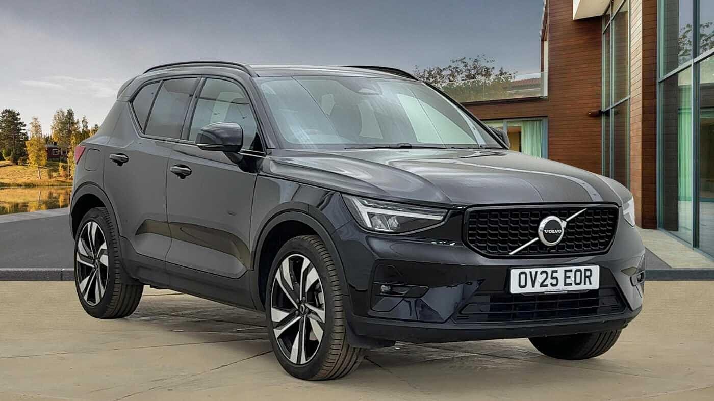 Volvo XC40 2.0 B3P Plus Dark 5dr Auto OV25EOR Image 1