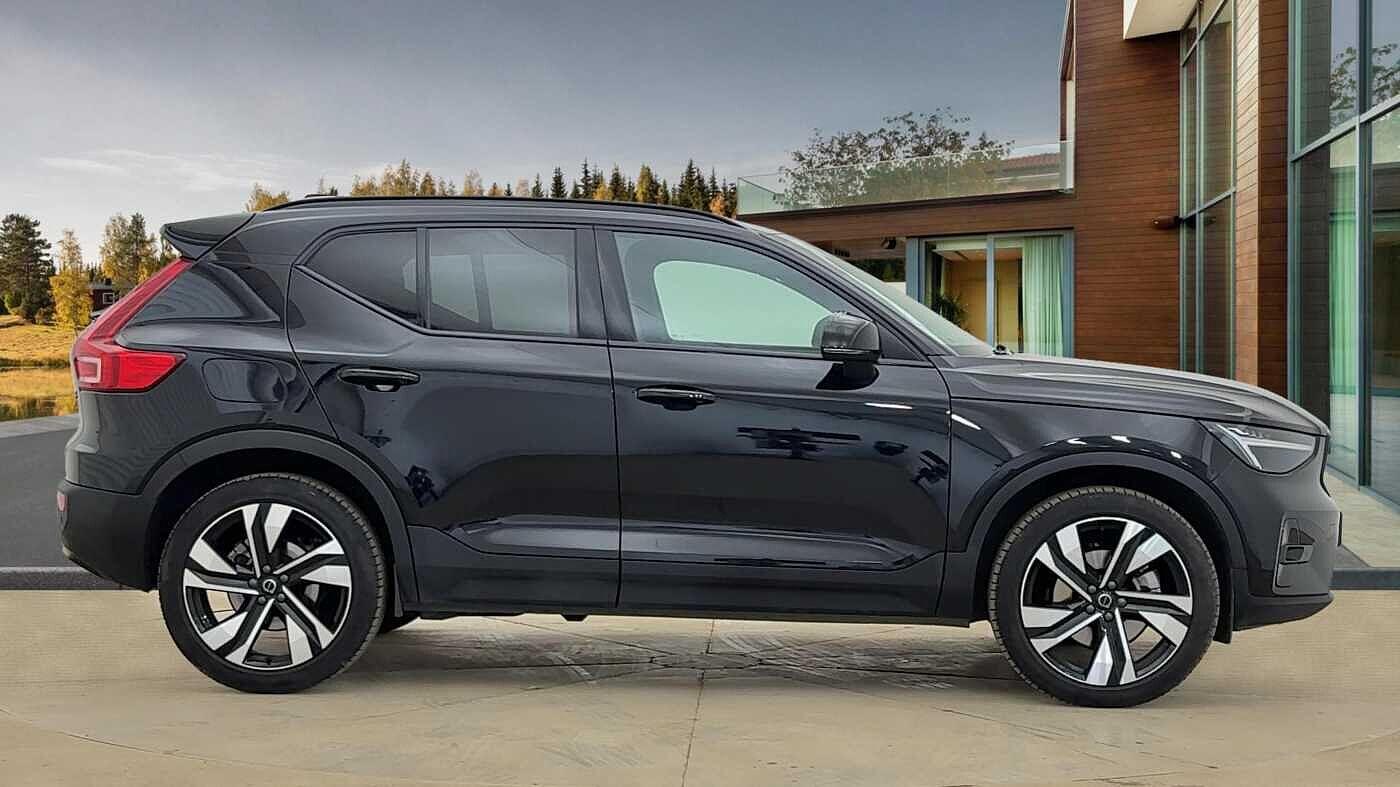 Volvo XC40 2.0 B3P Plus Dark 5dr Auto OV25EOR Image 2