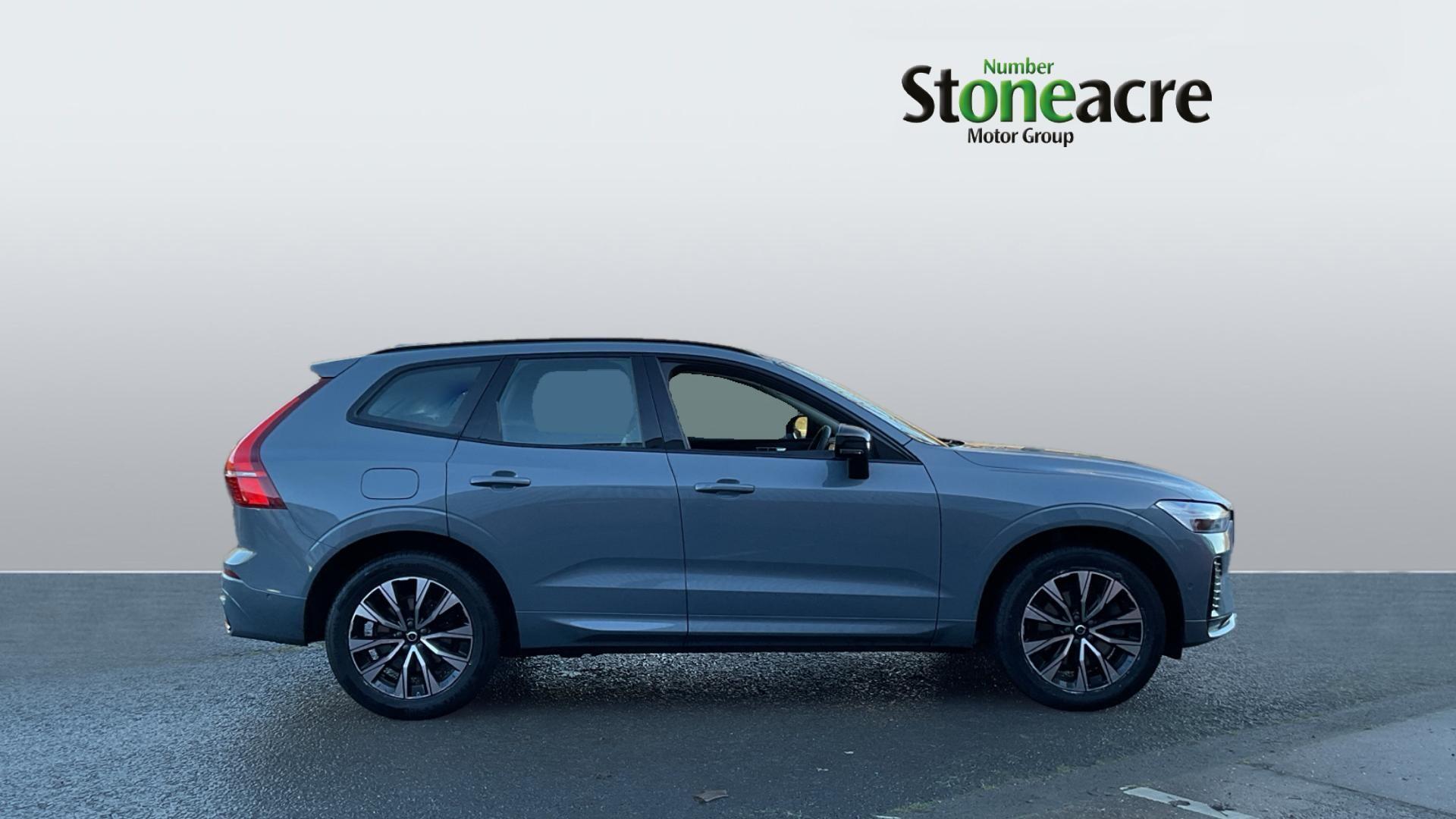 Volvo XC60 2.0 B4 MHEV Plus Auto Euro 6 (s/s) 5dr NG72AHX Image 3
