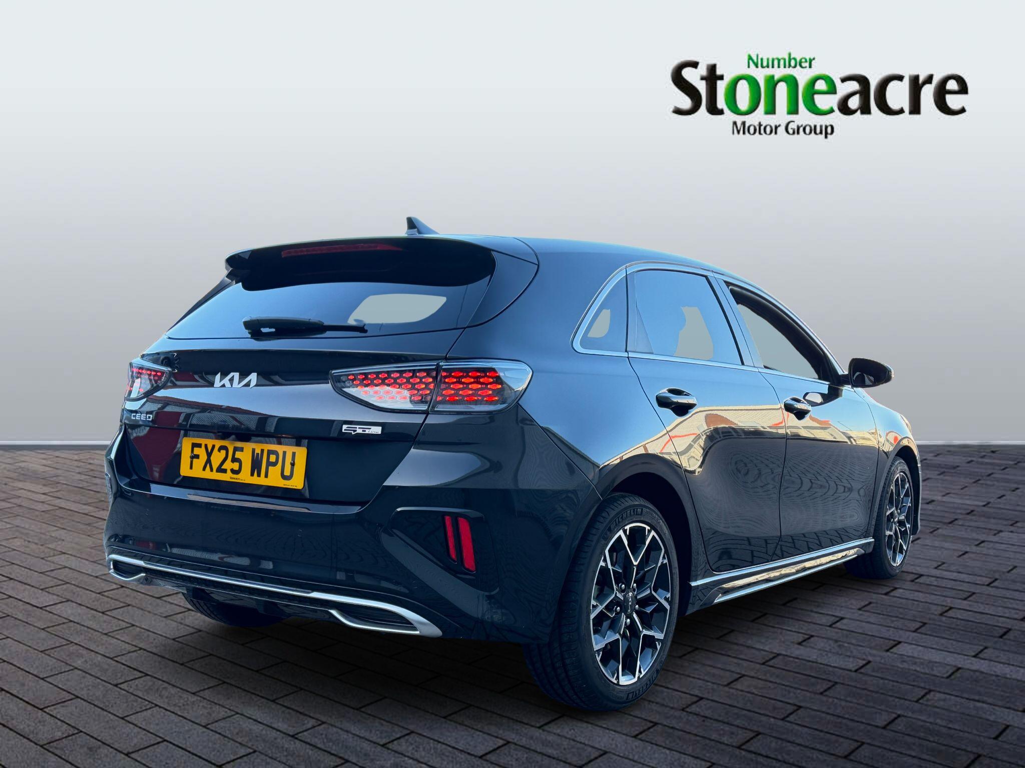 Kia Ceed 1.5 T-GDi GT-Line DCT Euro 6 (s/s) 5dr FX25WPU Image 3