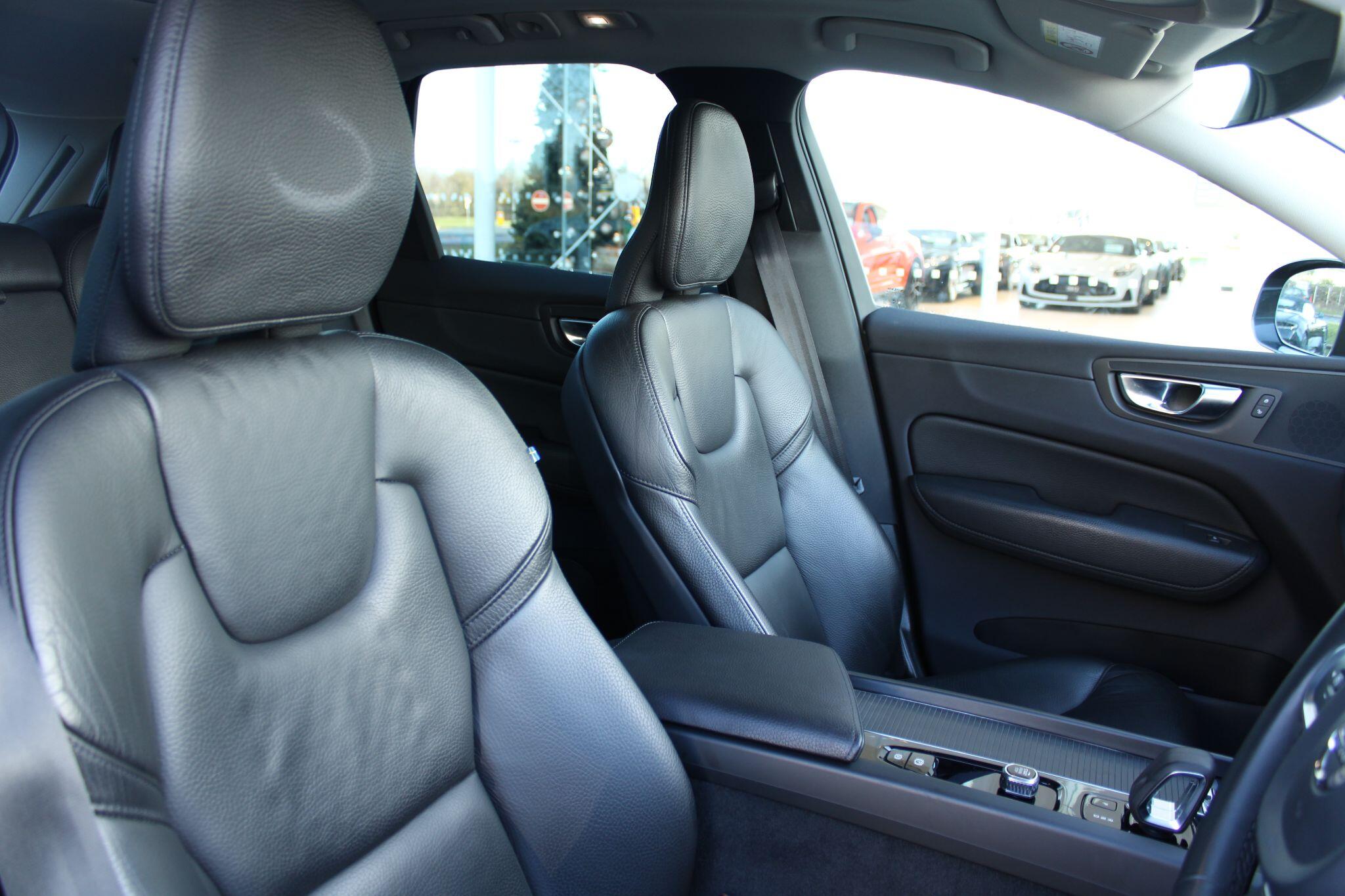 Volvo XC60 Recharge Inscription Expression, T6 AWD plug-in hybrid GV71MHF Image 3