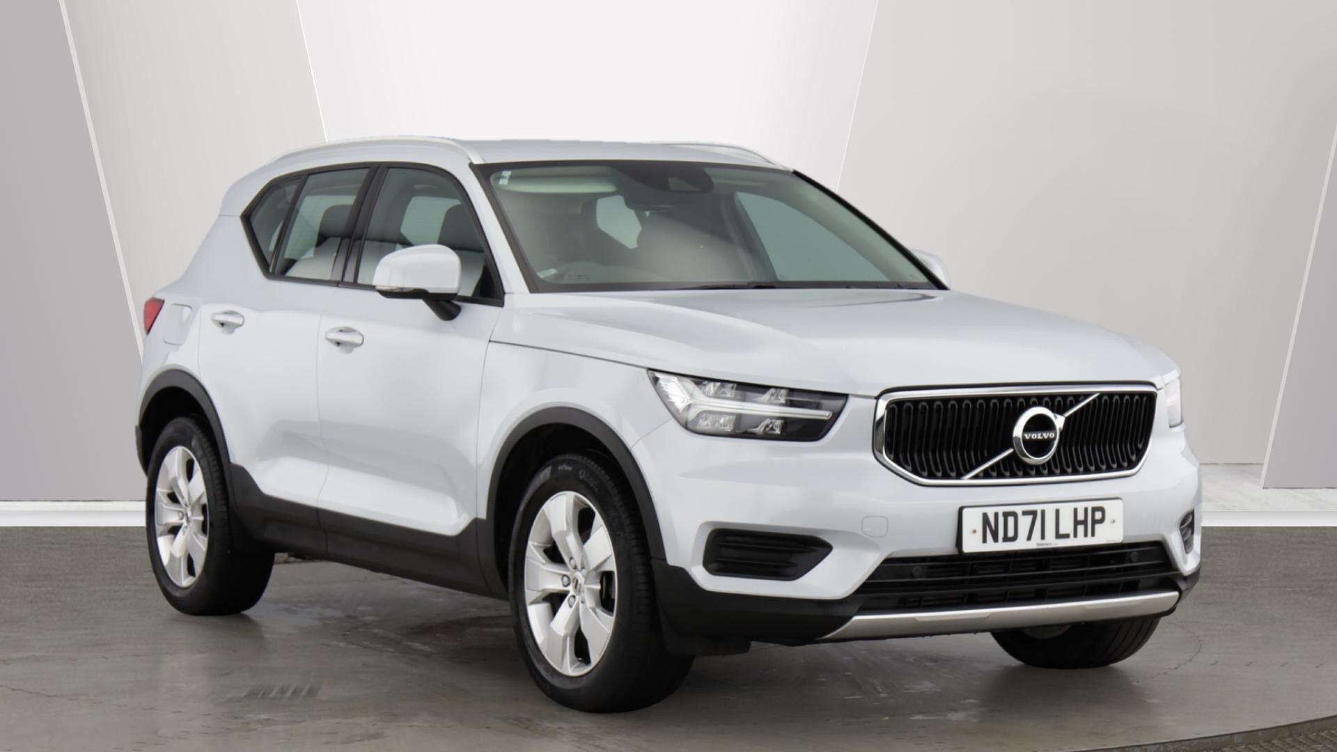 Volvo XC40 1.5 T3 [163] Momentum 5dr ND71LHP Image 1