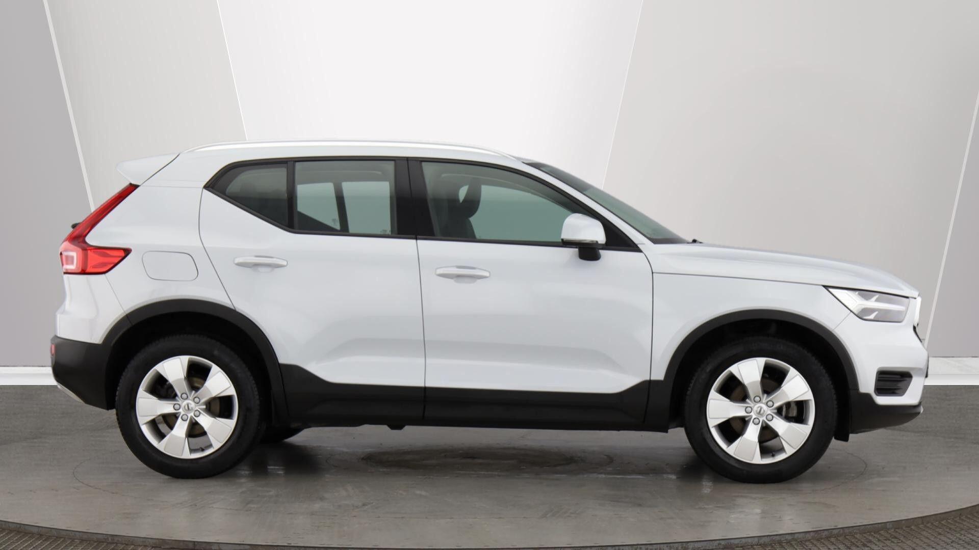 Volvo XC40 1.5 T3 [163] Momentum 5dr ND71LHP Image 2