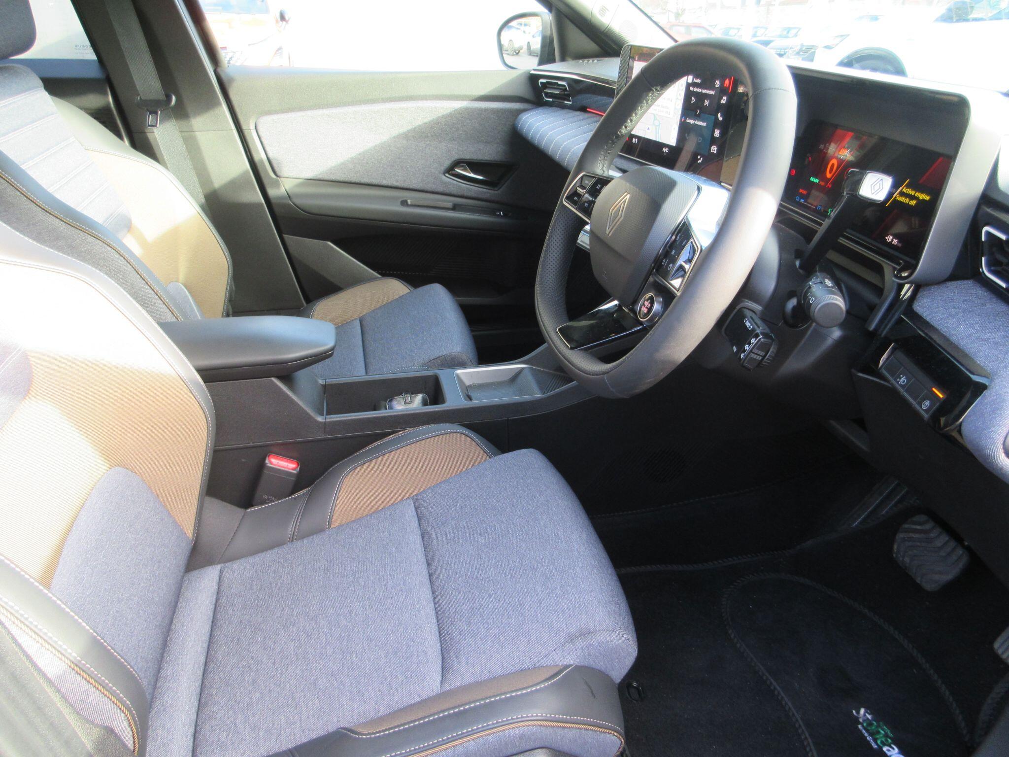 Renault 5 E-Tech Electric comfort range 52kWh techno Auto 5dr PK75NHX Image 3