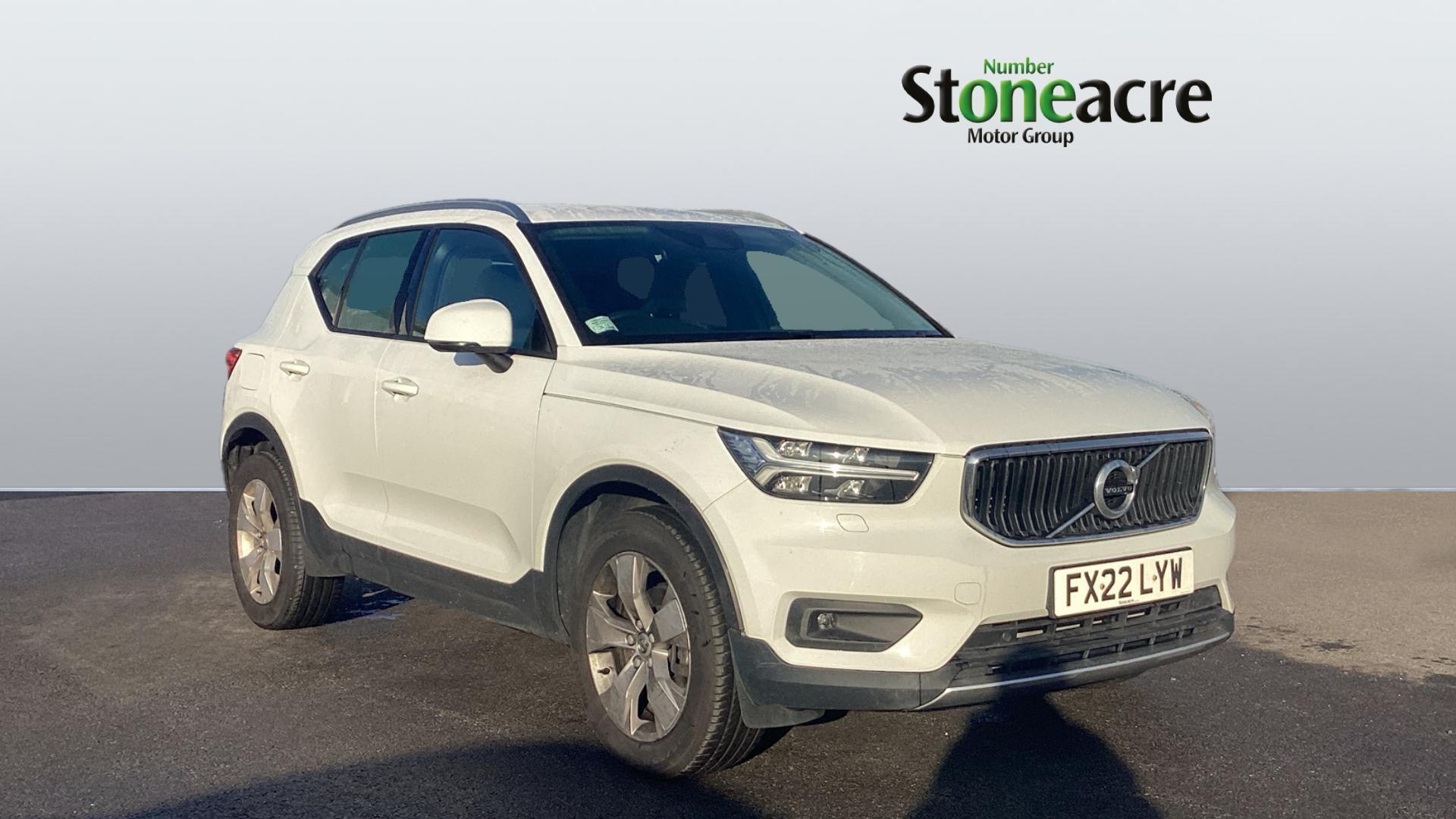Volvo XC40 1.5 T3 [163] Momentum 5dr FX22LYW Image 1
