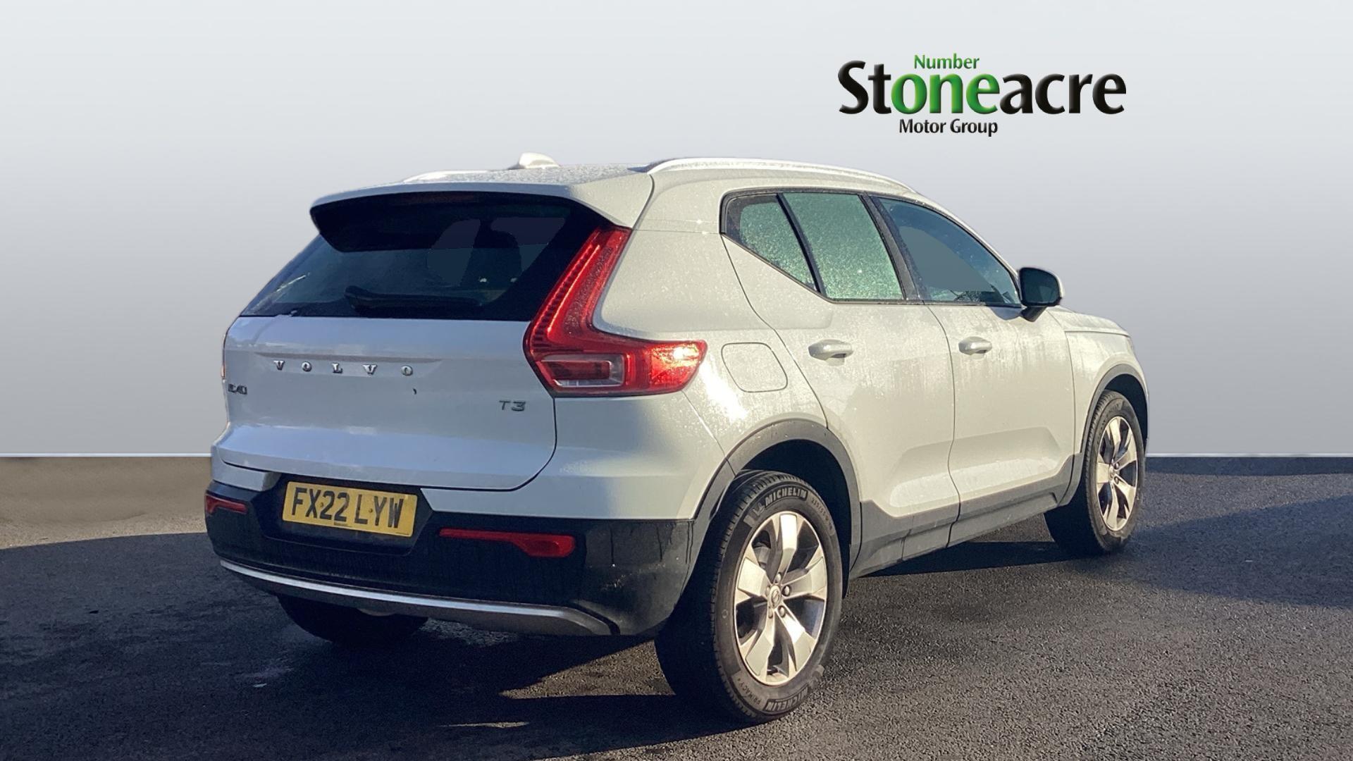Volvo XC40 1.5 T3 [163] Momentum 5dr FX22LYW Image 2