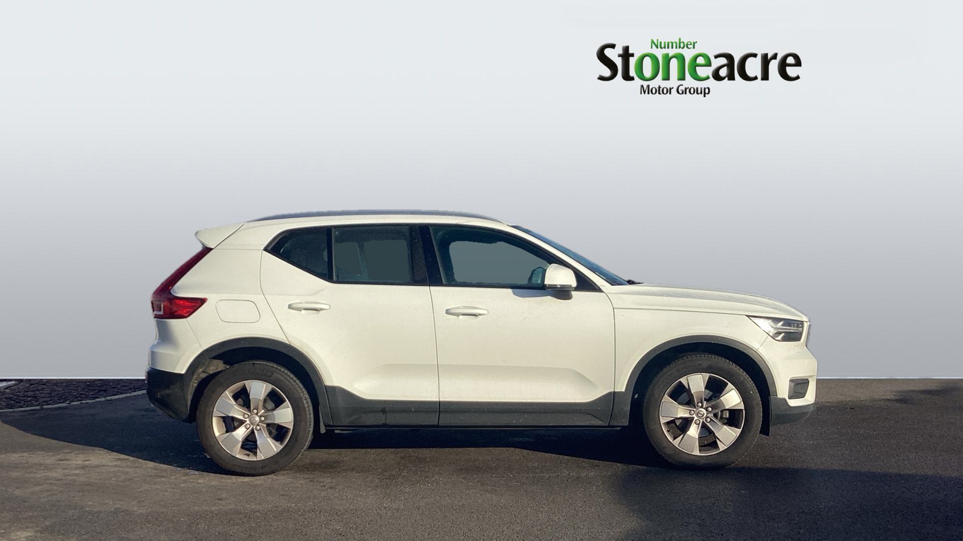 Volvo XC40 1.5 T3 [163] Momentum 5dr FX22LYW Image 3