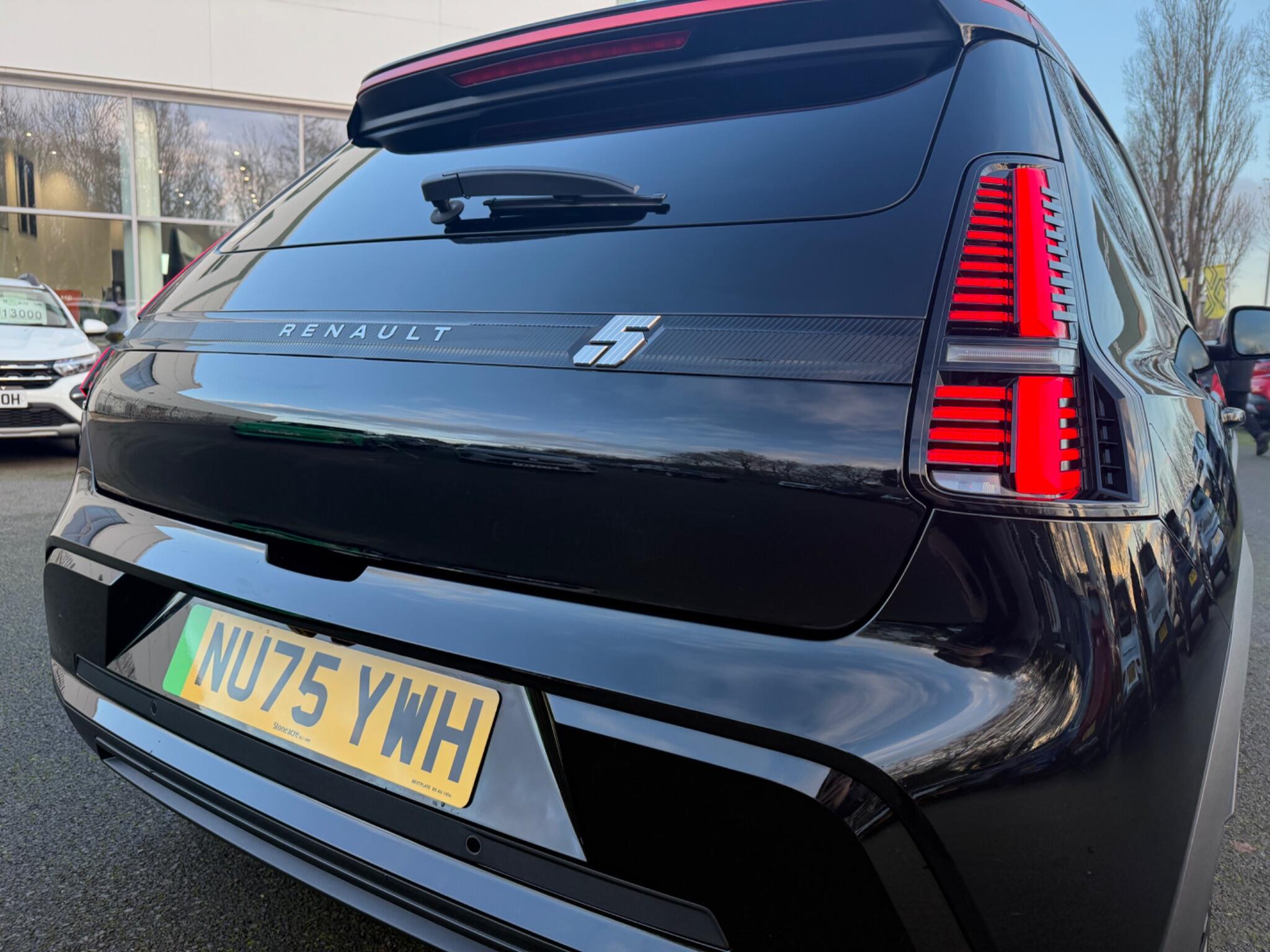 Renault 5 E-Tech Electric urban range 40kWh techno Auto 5dr NU75YWH Image 1