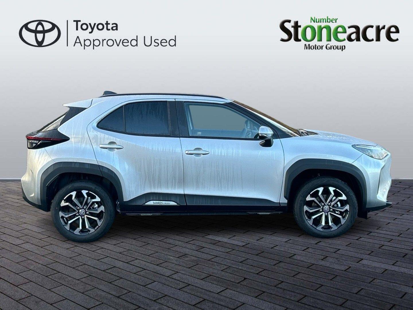 Toyota Yaris Cross 1.5 Hybrid Design 5dr CVT ND75JAO Image 2