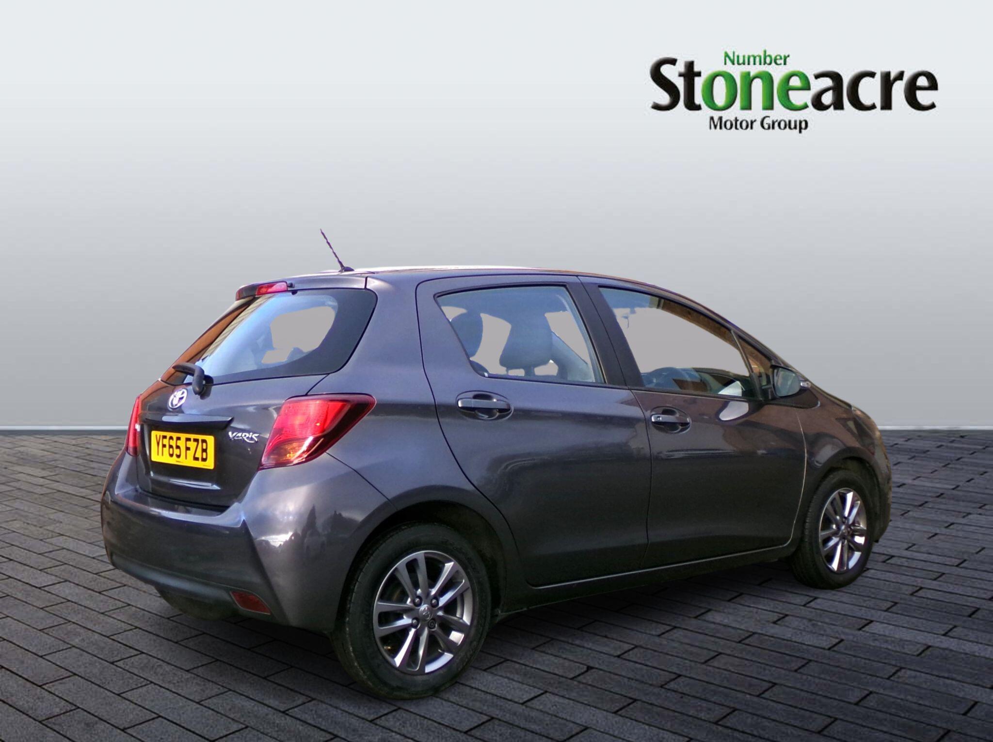 Toyota Yaris 1.33 VVT-i Icon 5dr YF65FZB Image 3