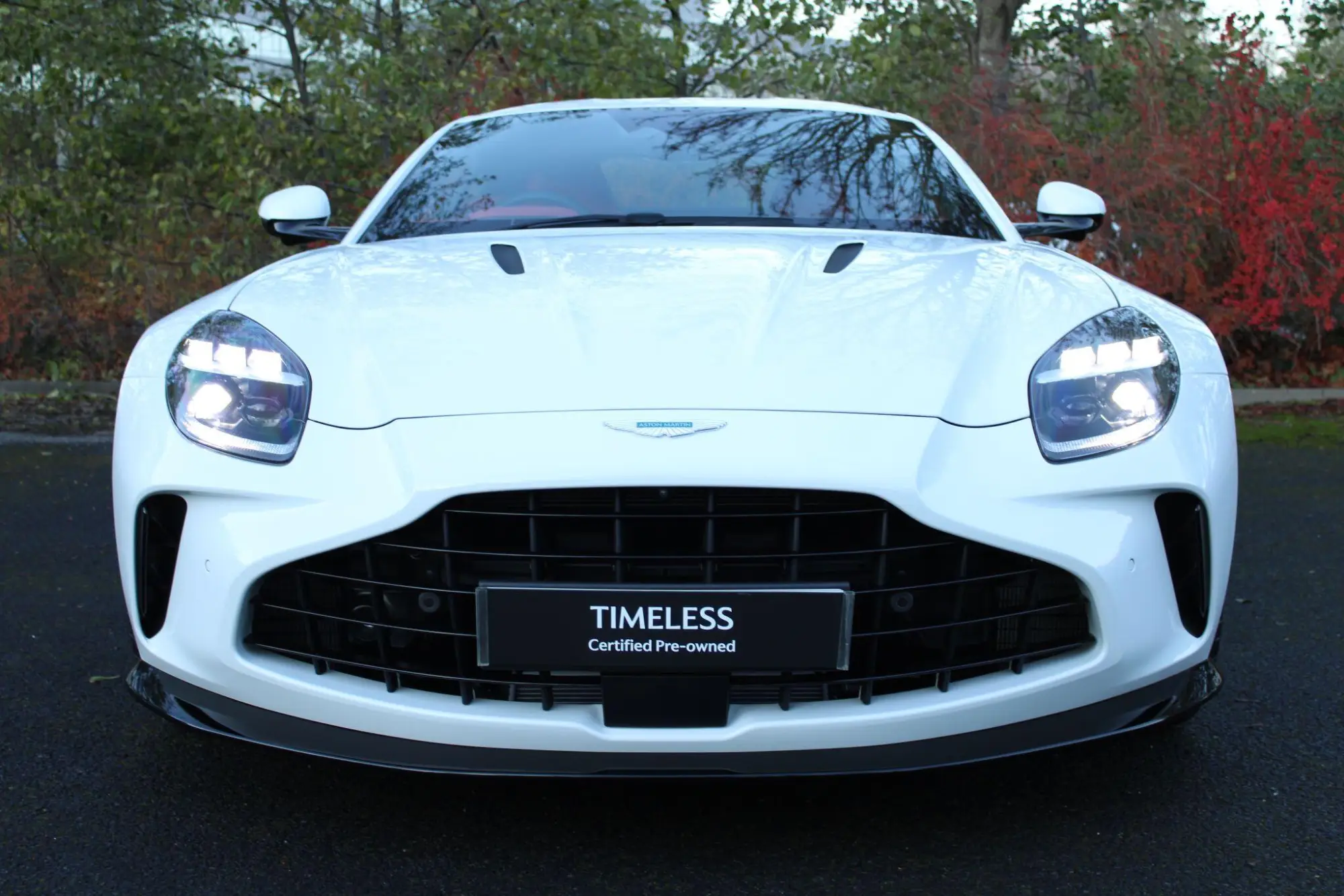 Aston Martin Vantage 4.0 V8 Auto Euro 6 2dr NK25ZGL Image 2