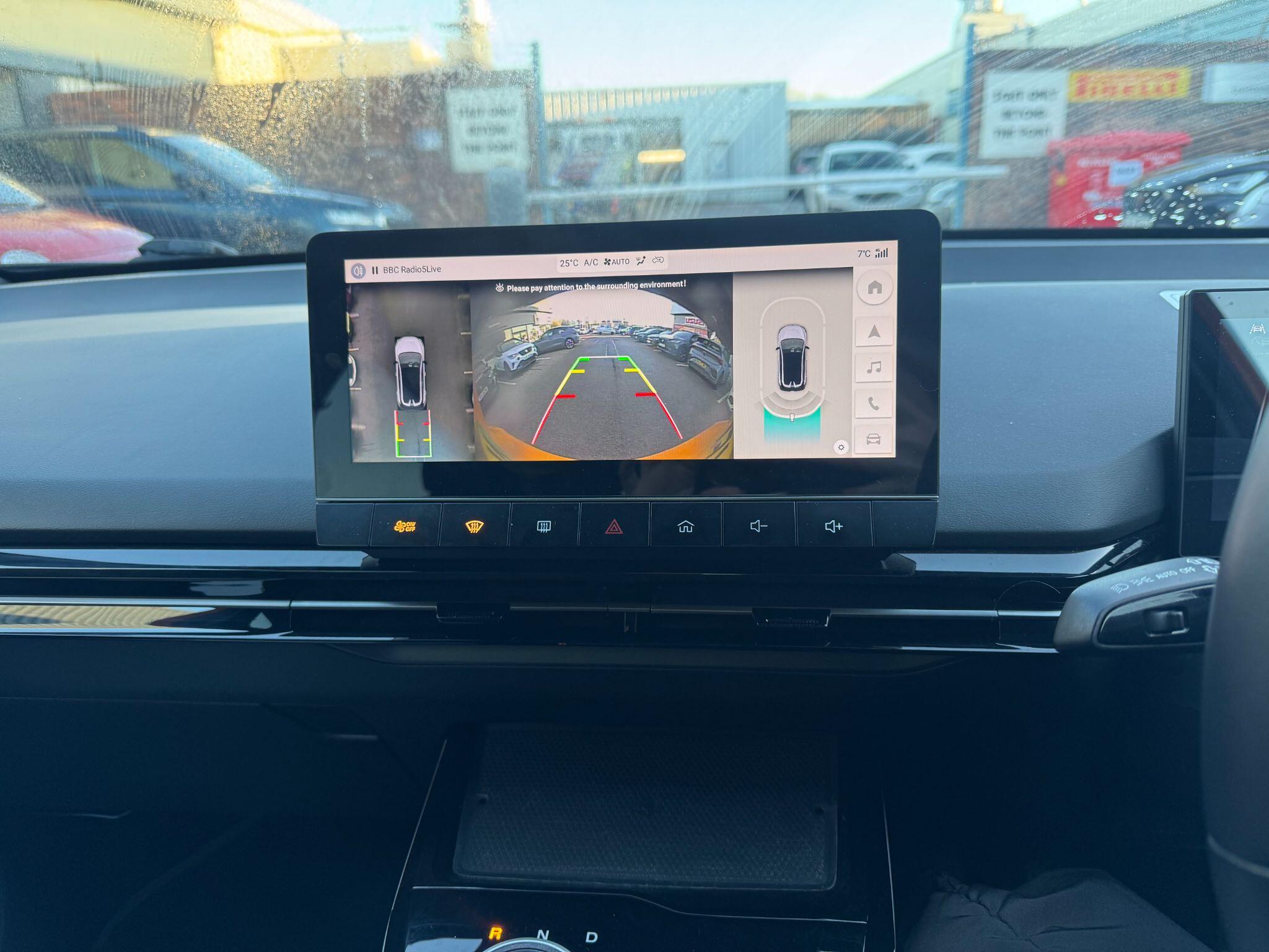 MG 4 EV 150kW Trophy EV Long Range 64kWh 5dr Auto NA72KFX Image 2