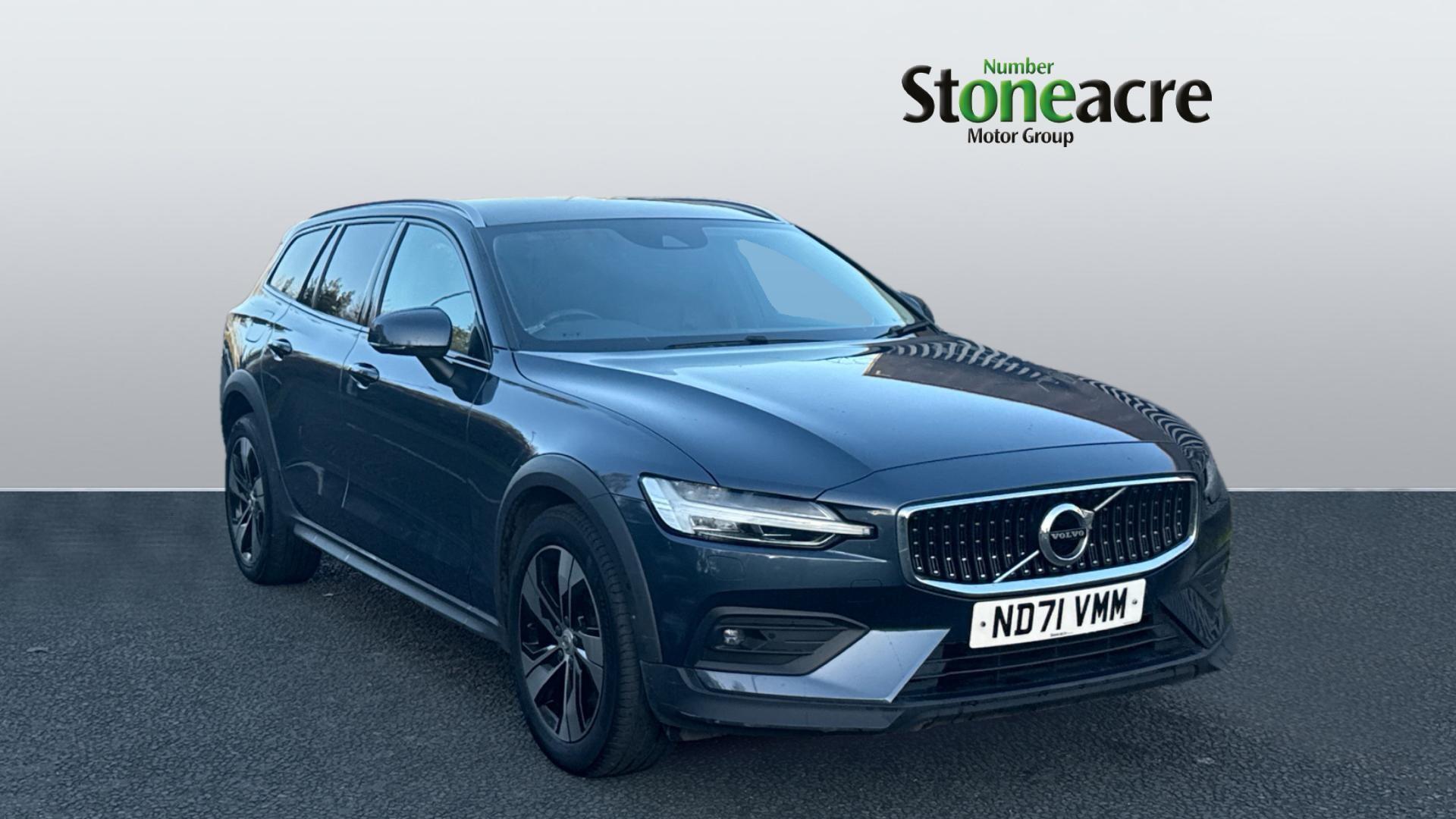 Volvo V60 2.0 B5P Cross Country 5dr AWD Auto ND71VMM Image 1