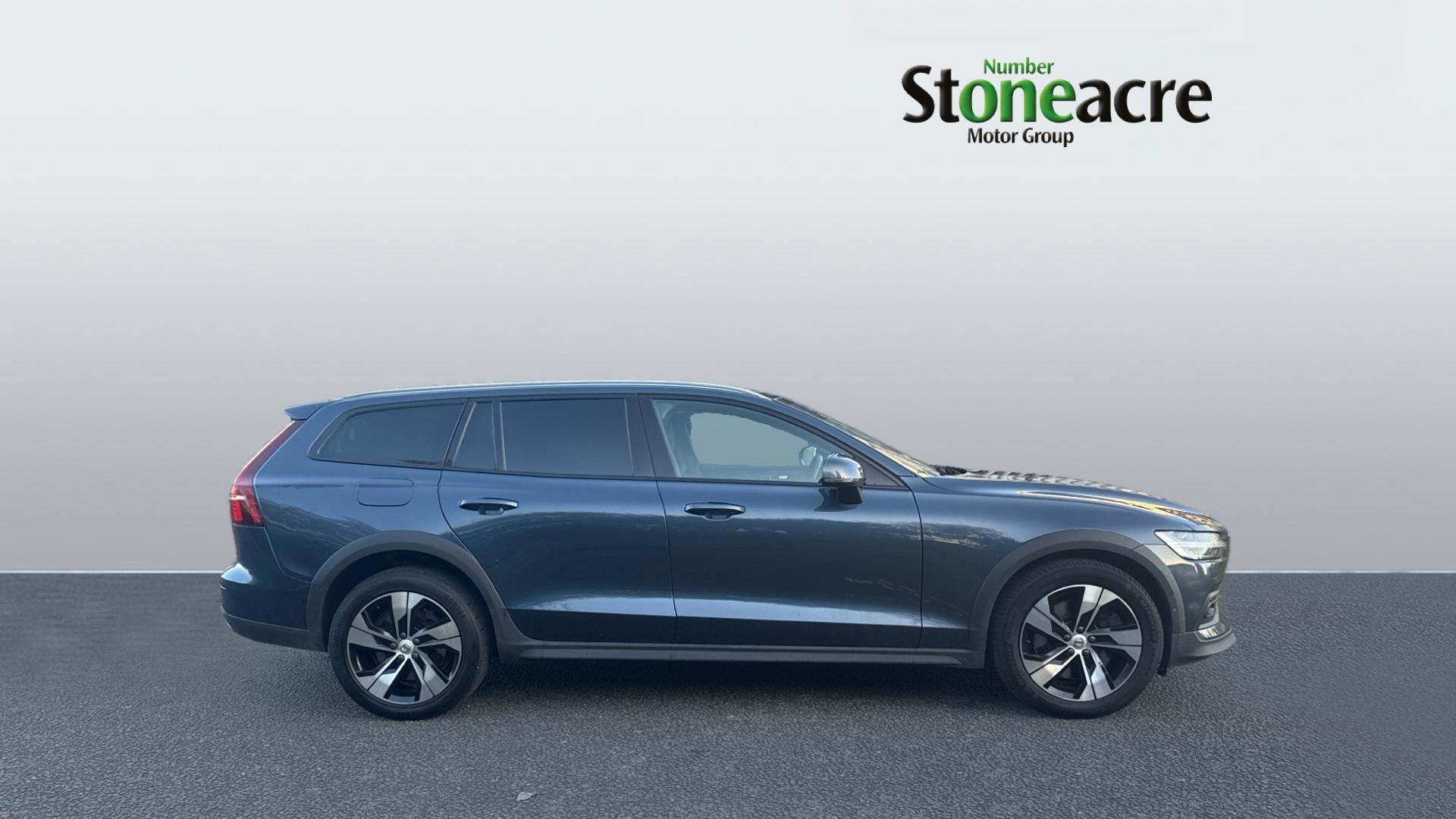 Volvo V60 2.0 B5P Cross Country 5dr AWD Auto ND71VMM Image 3