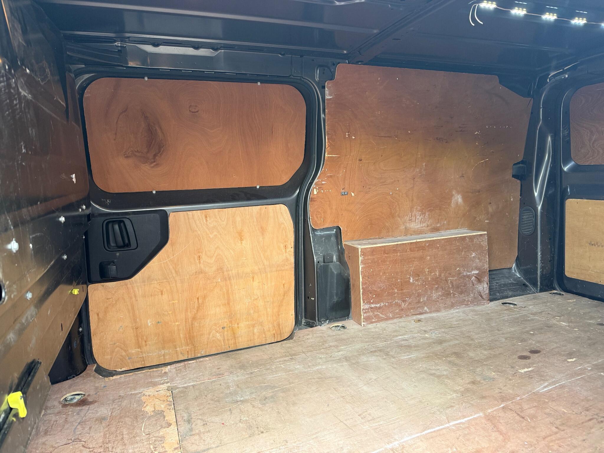 Vauxhall Vivaro 2.0 Turbo D 3100 Sportive L2 H1 Euro 6 (s/s) 5dr DV69LVP Image 3