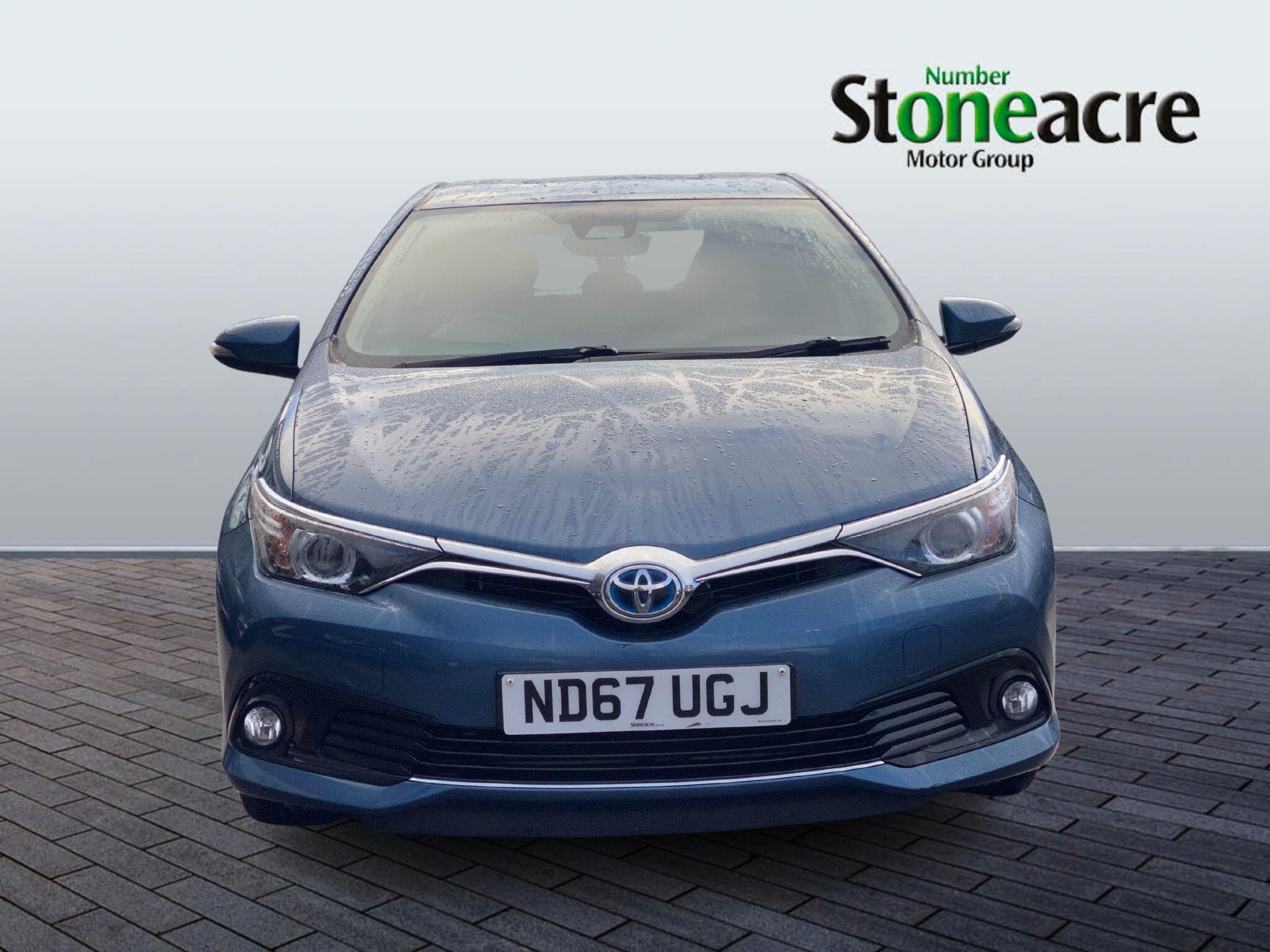 Toyota Auris 1.8 Hybrid Icon Tech TSS 5dr CVT ND67UGJ Image 2