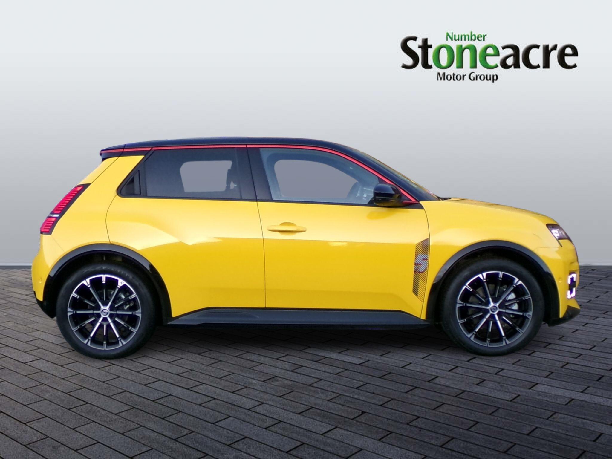 Renault 5 E-Tech Electric comfort range 52kWh iconic five Auto 5dr YR75SWN Image 2